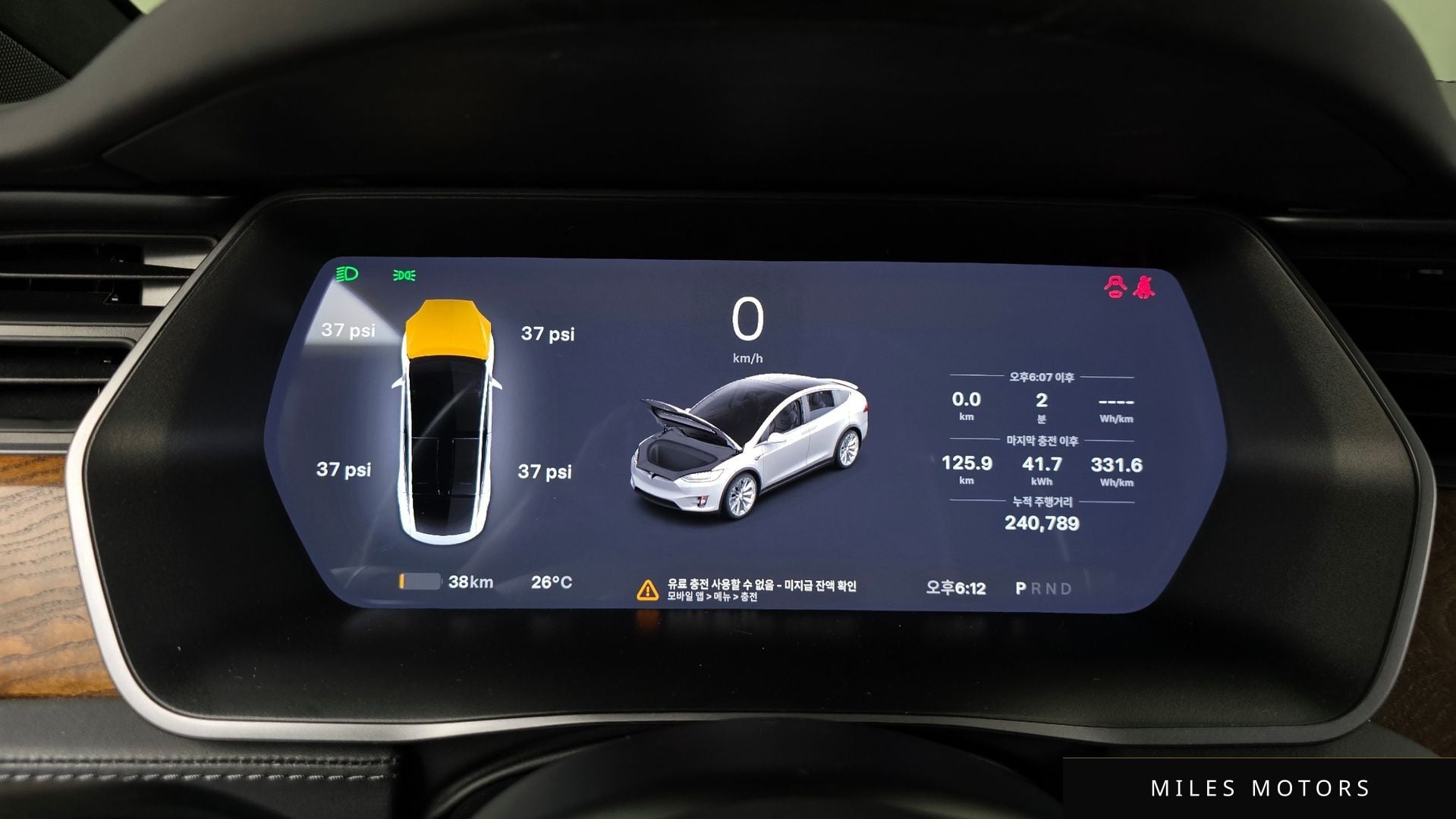 Tesla Model X 2018 — миниатюра 8