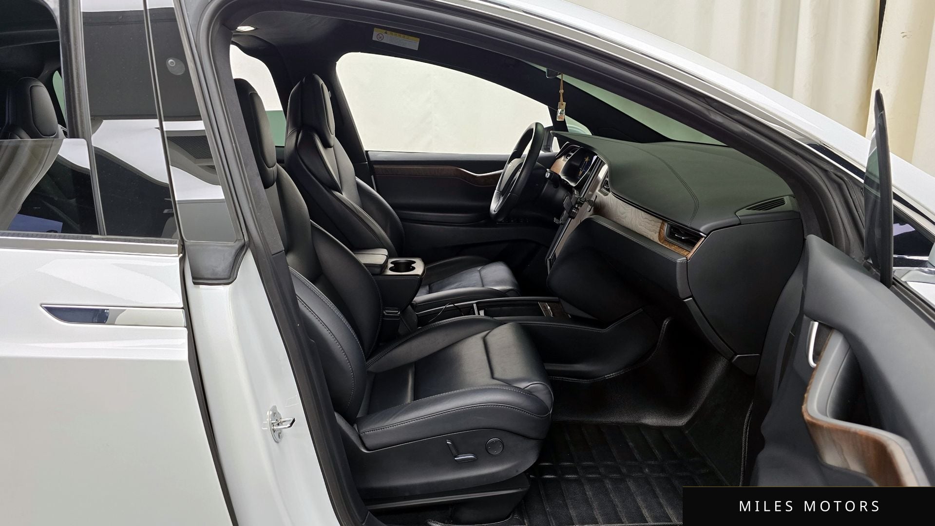 Tesla Model X 2018 — миниатюра 11