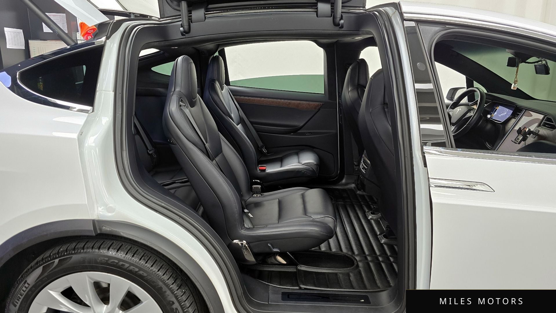 Tesla Model X 2018 — миниатюра 12