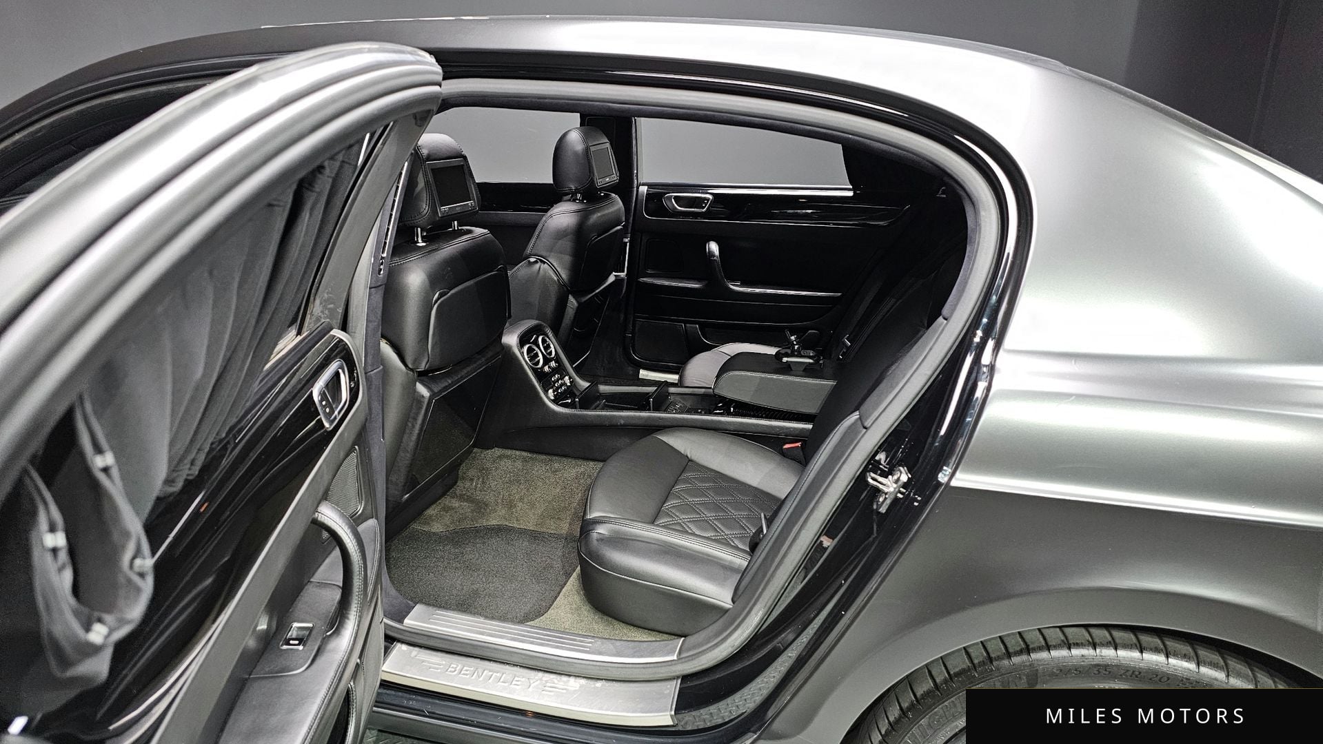 Bentley Flying Spur 2006 — миниатюра 11