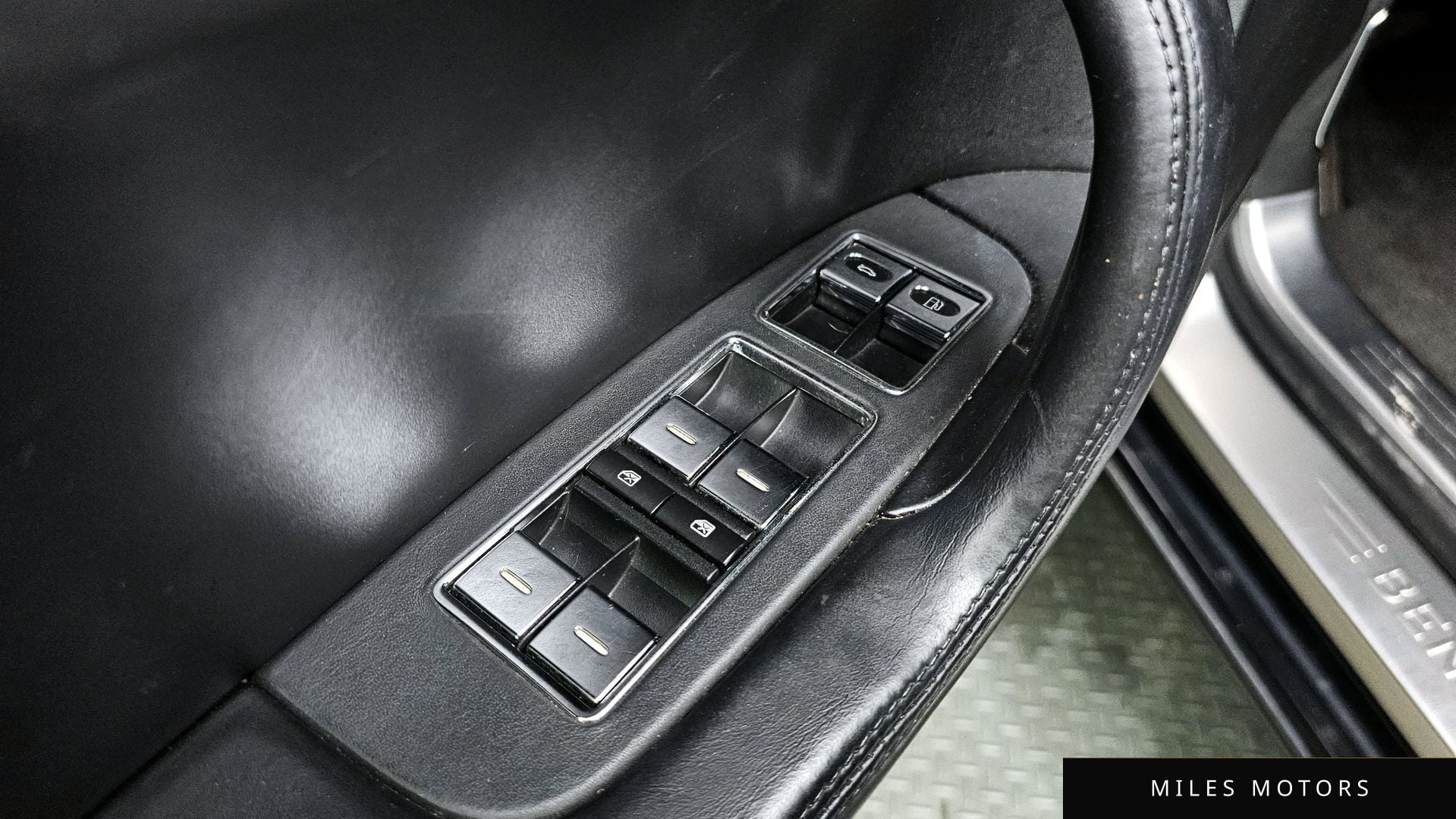 Bentley Flying Spur 2006 — миниатюра 12