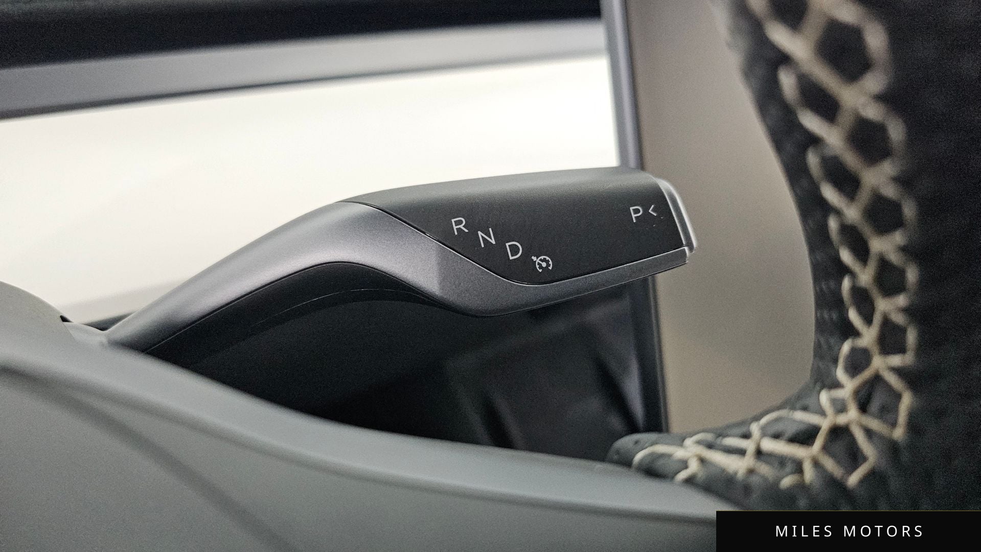 Tesla Model Y 2021 — миниатюра 9