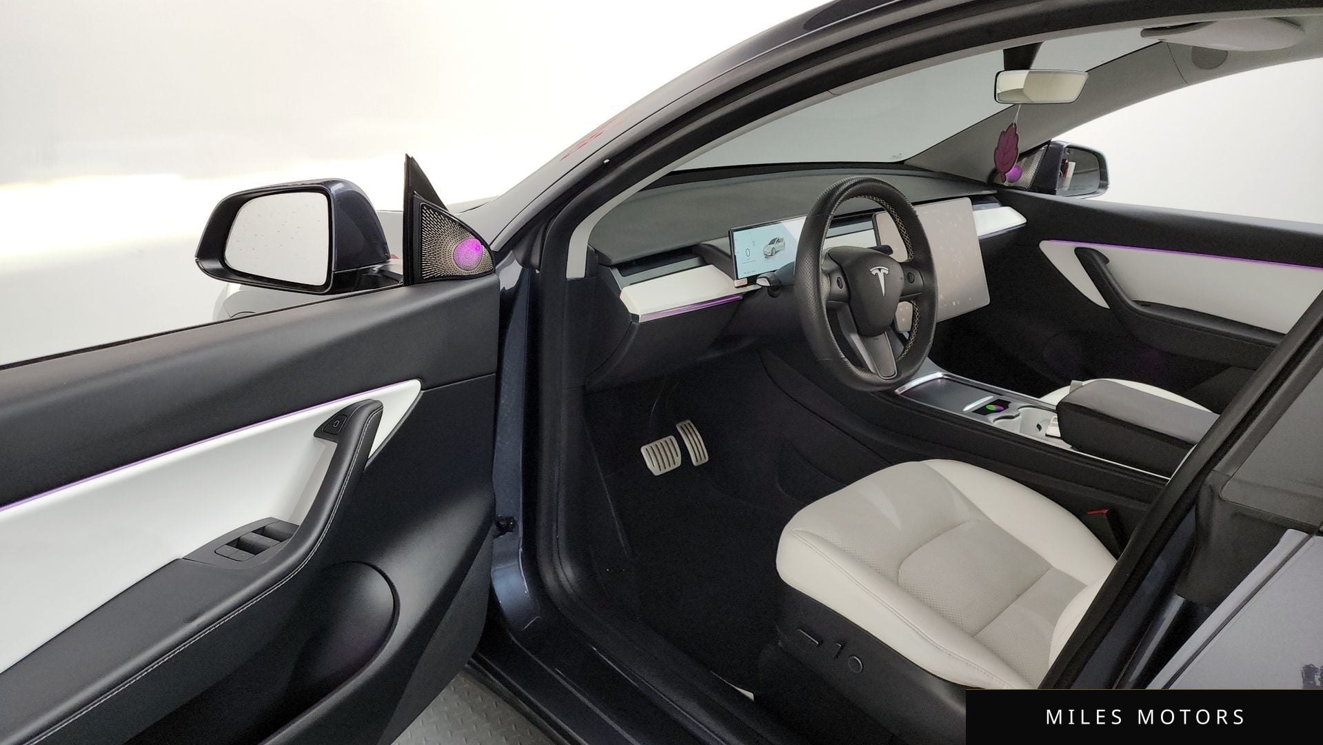 Tesla Model Y 2021 — миниатюра 10