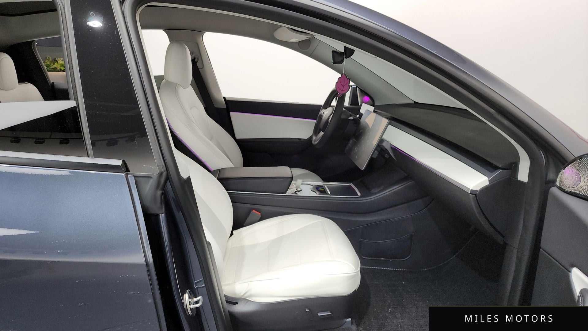 Tesla Model Y 2021 — миниатюра 11