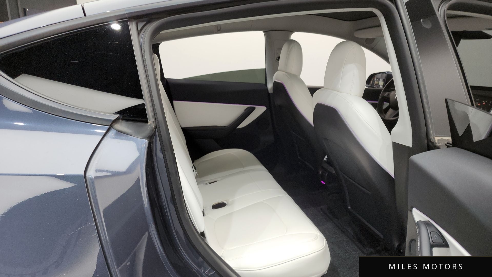 Tesla Model Y 2021 — миниатюра 12