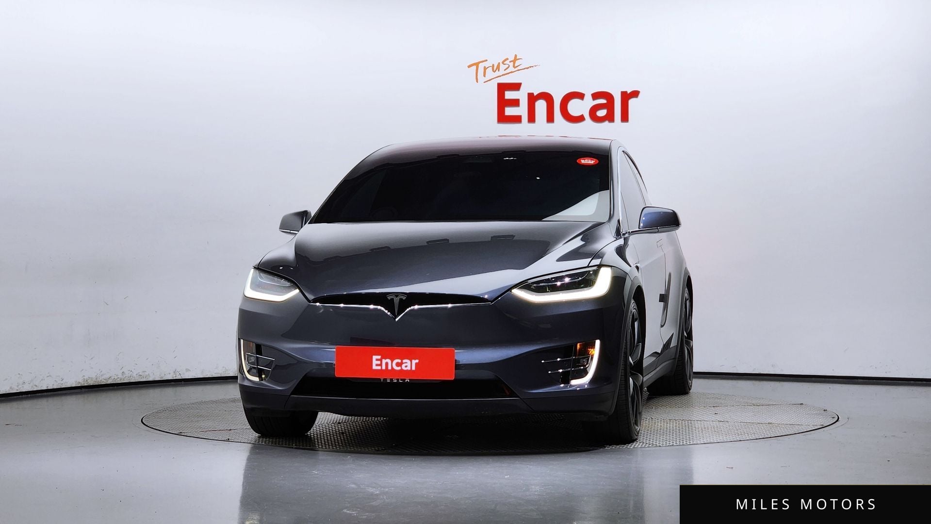 Tesla 모델 X 2020 — миниатюра 3