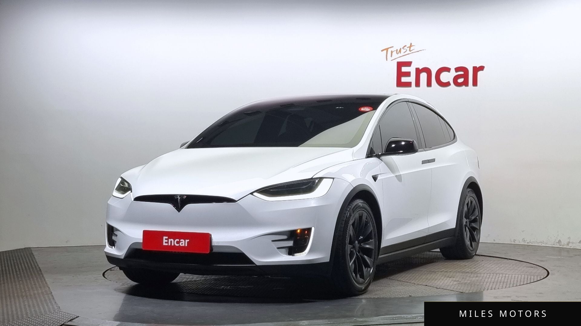 Tesla Model X 2018 — фото 1 из 12