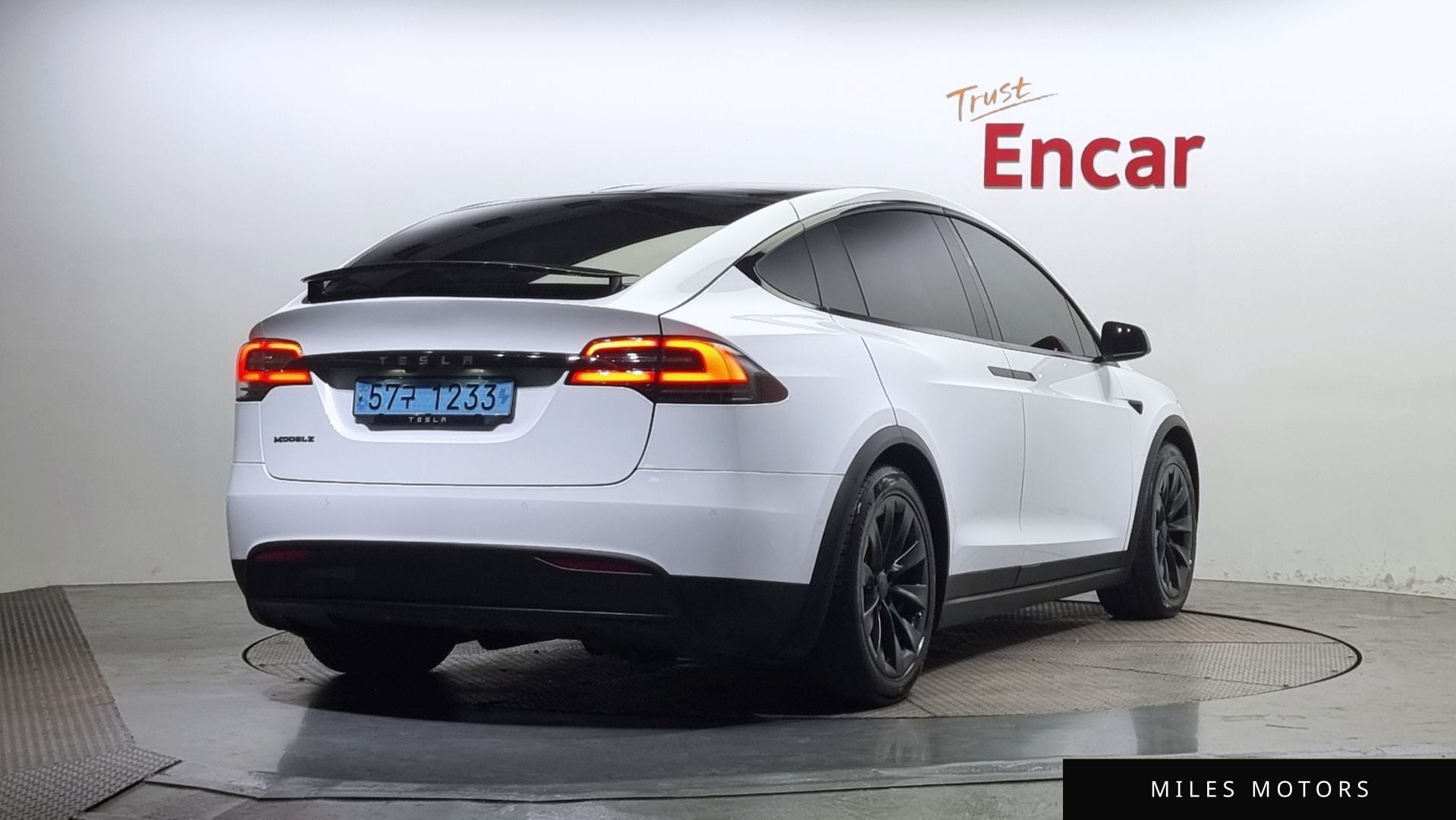 Tesla Model X 2018 — миниатюра 2