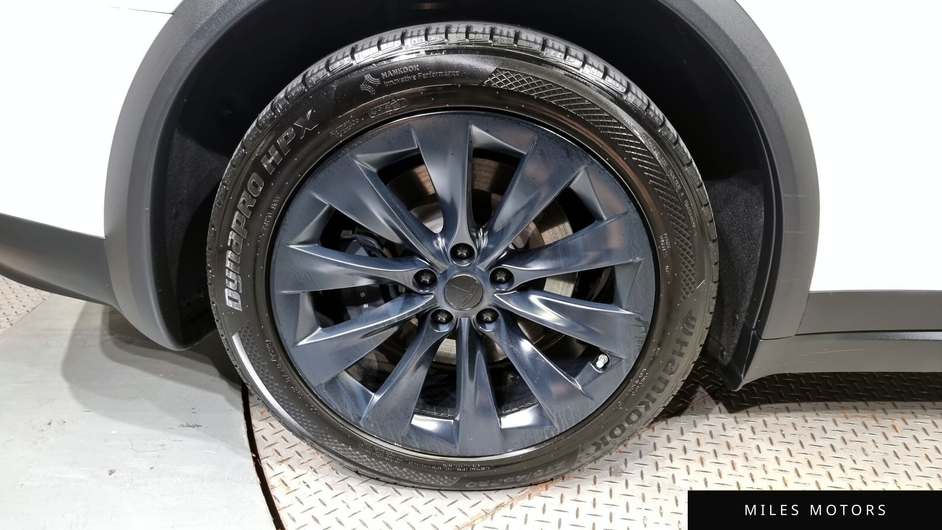 Tesla Model X 2018 — миниатюра 5