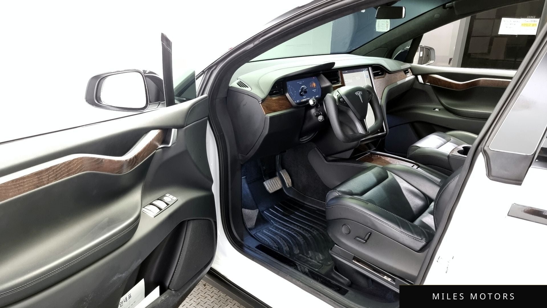 Tesla Model X 2018 — миниатюра 10