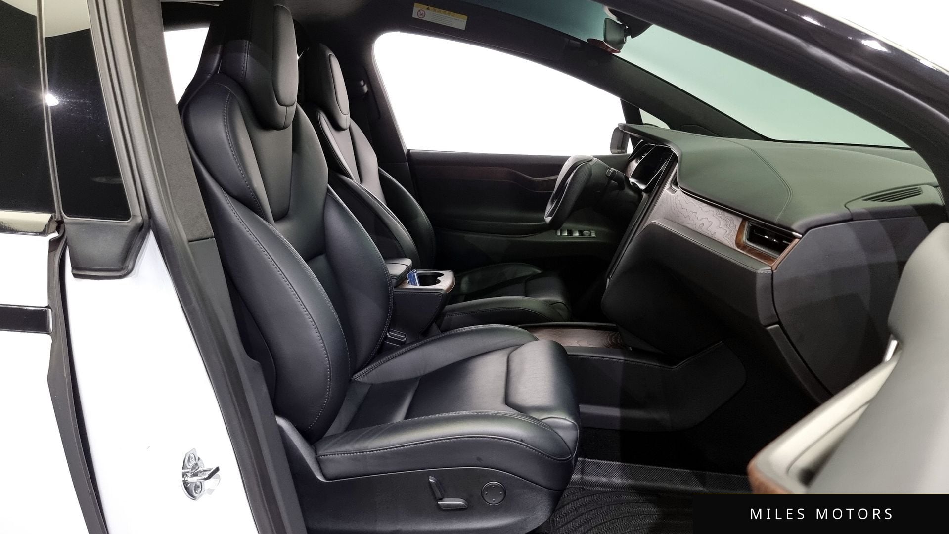 Tesla Model X 2018 — миниатюра 11