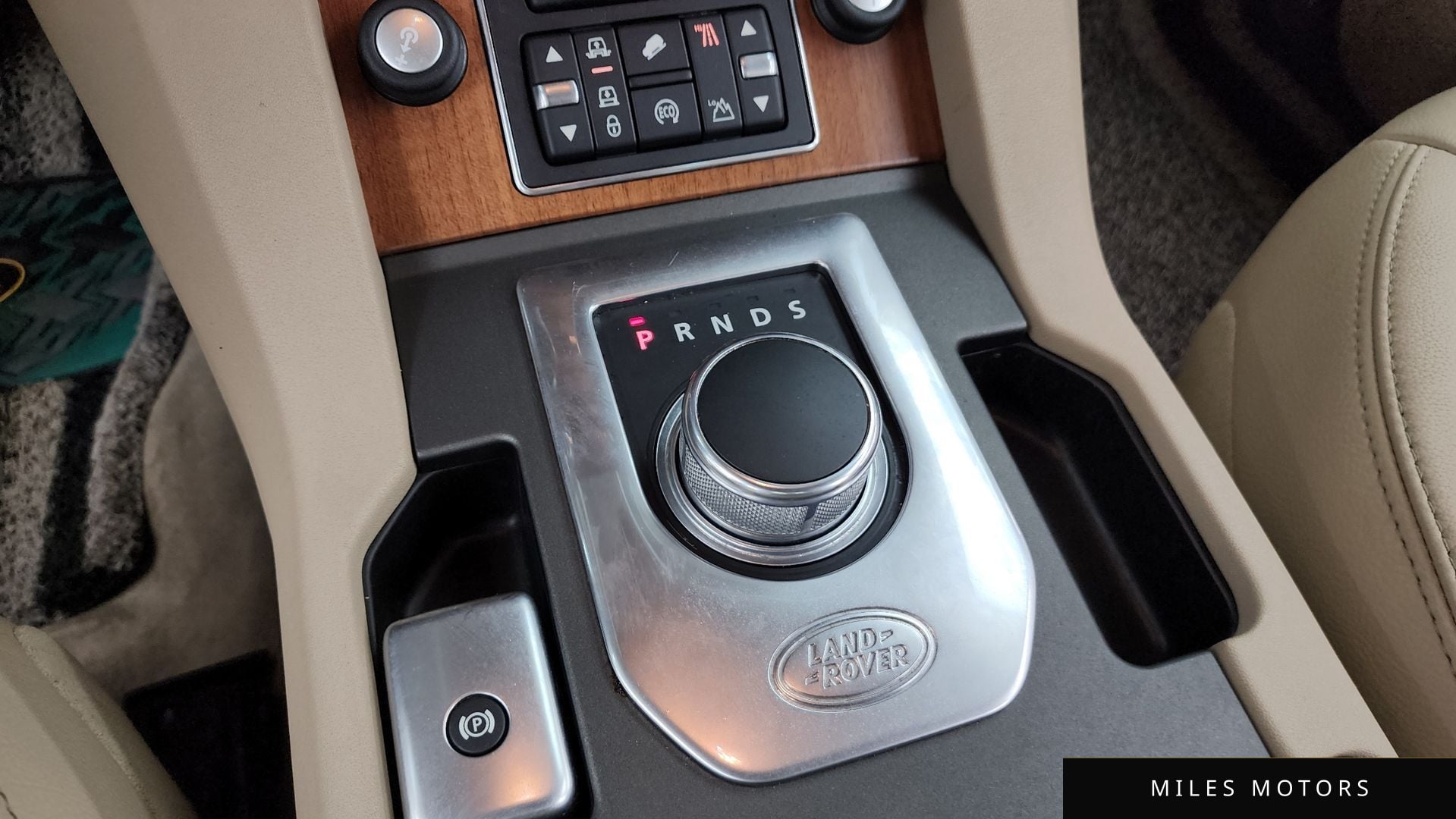 Land Rover Discovery 2016 — миниатюра 9
