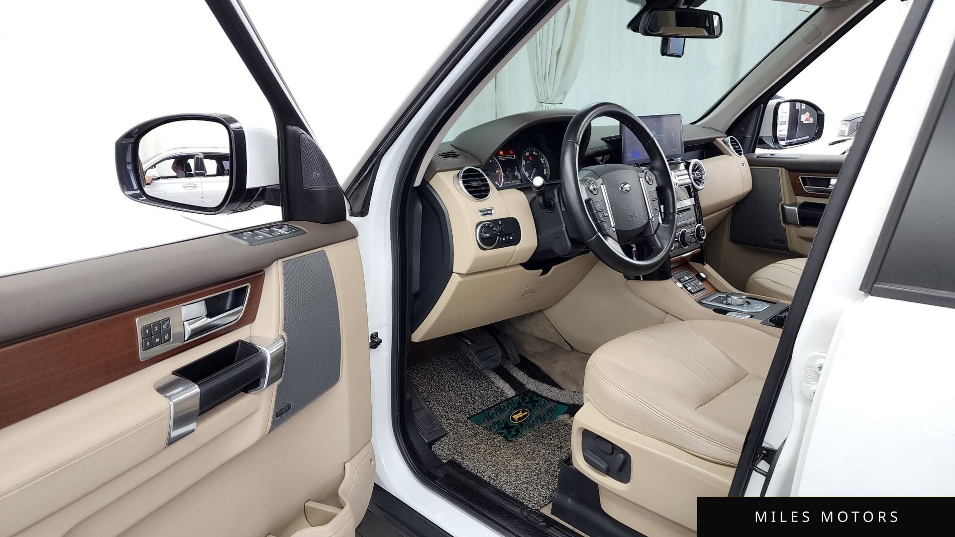 Land Rover Discovery 2016 — миниатюра 10