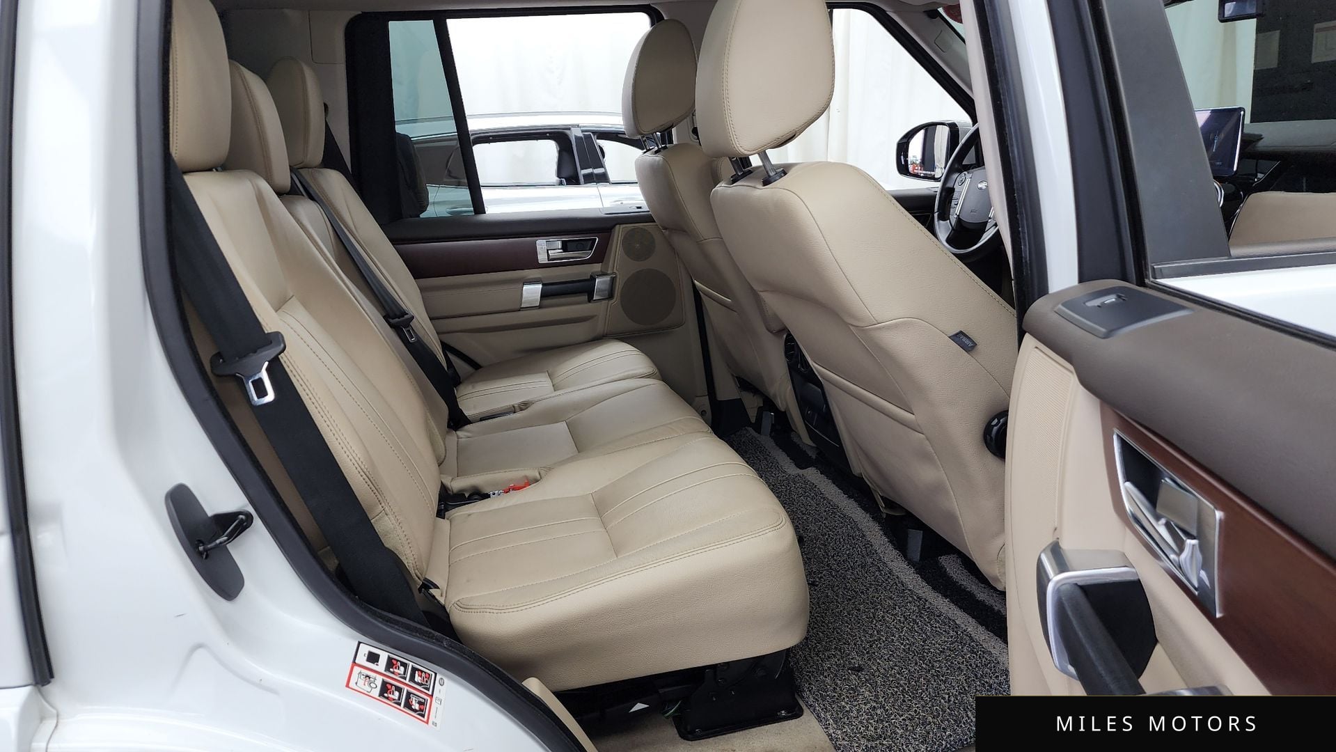 Land Rover Discovery 2016 — миниатюра 12