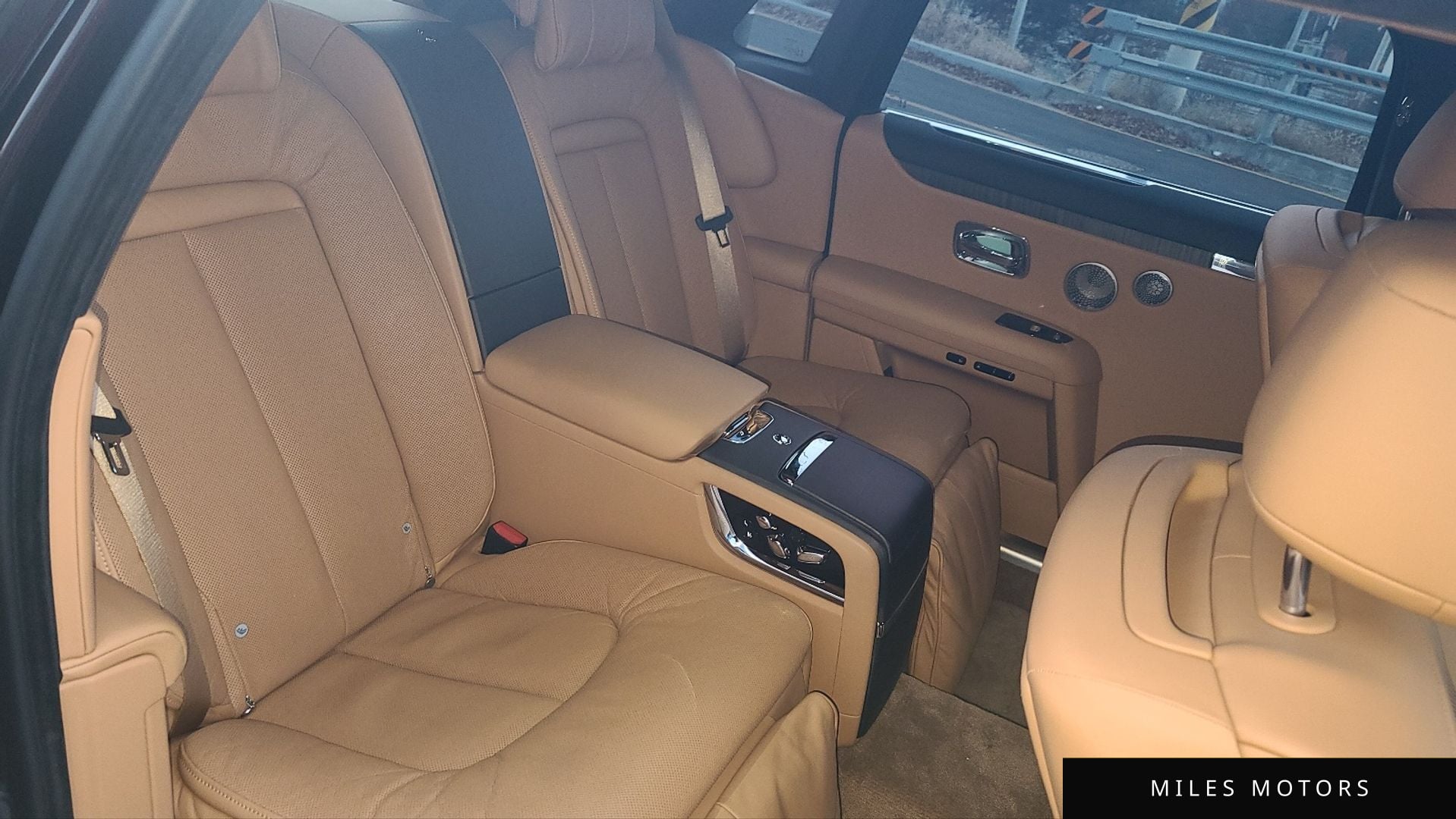Rolls-Royce 고스트 2021 — миниатюра 12