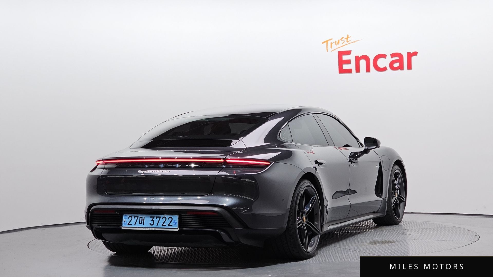 Porsche 타이칸 2021 — миниатюра 2
