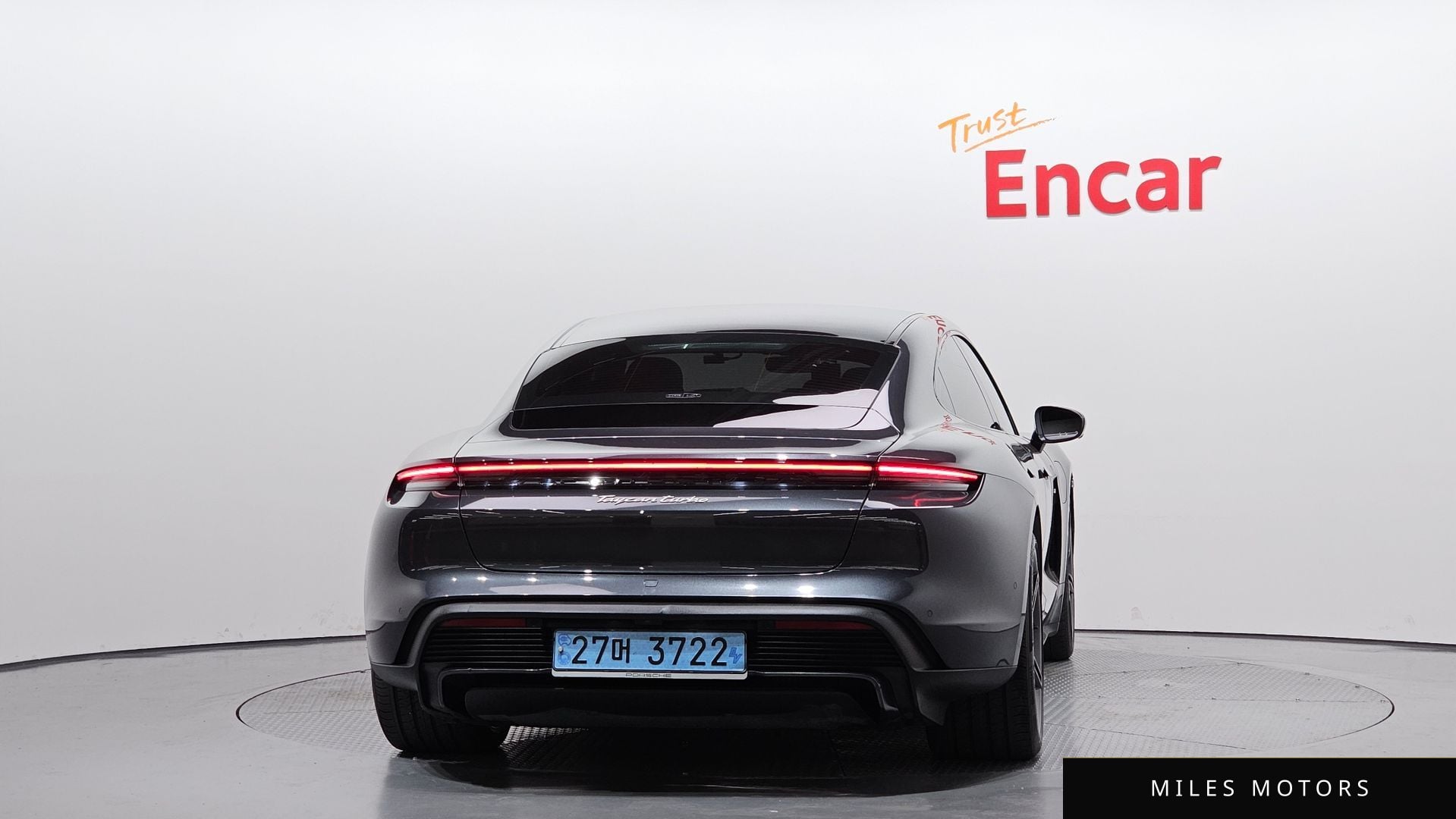 Porsche 타이칸 2021 — миниатюра 4