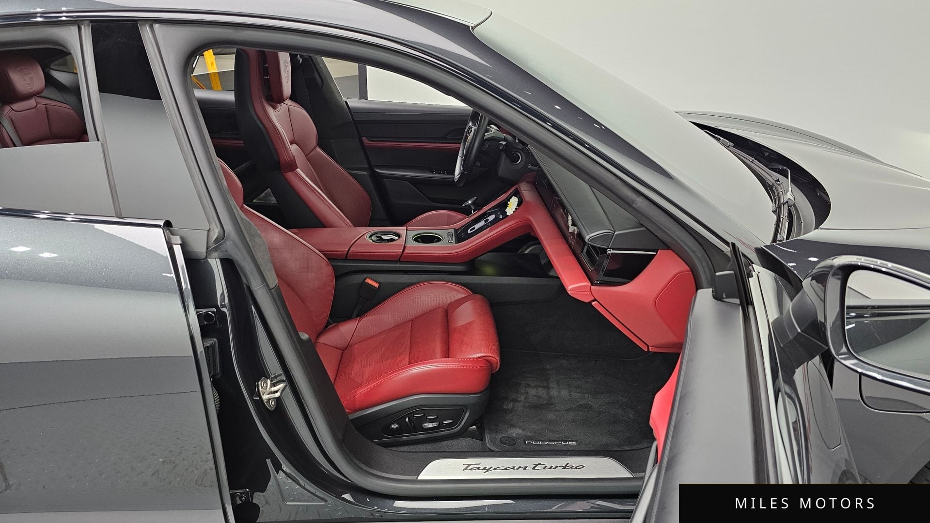 Porsche 타이칸 2021 — миниатюра 16