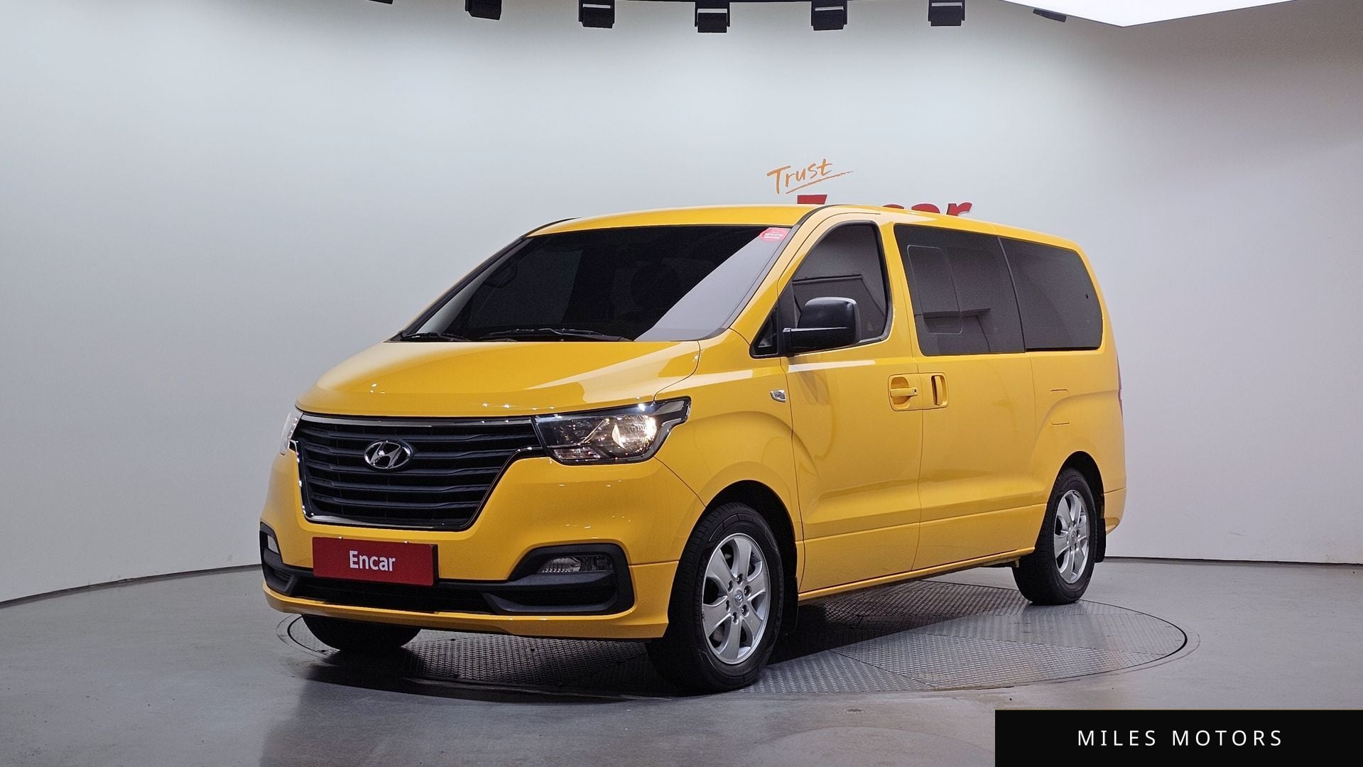 Hyundai Starex 2019 — фото 1 из 12