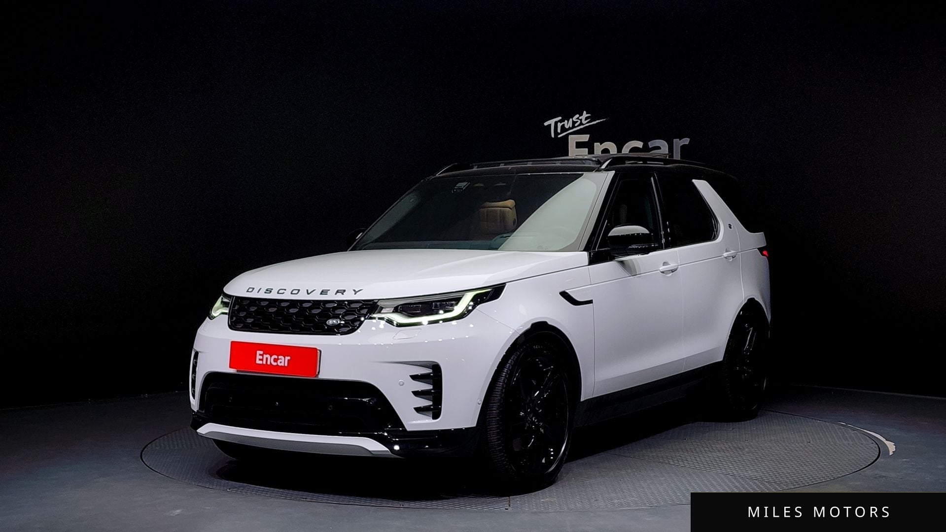 Land Rover Discovery 2024 — фото 1 из 12
