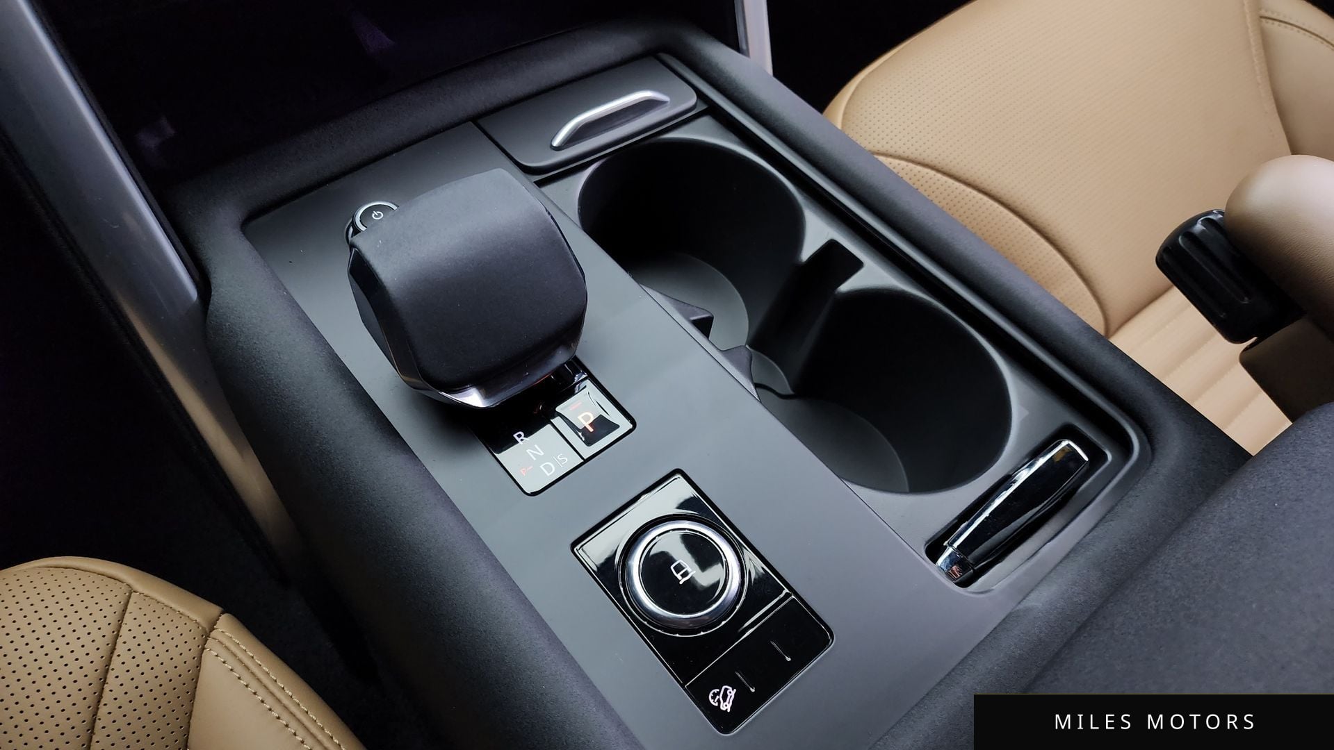 Land Rover Discovery 2024 — миниатюра 9