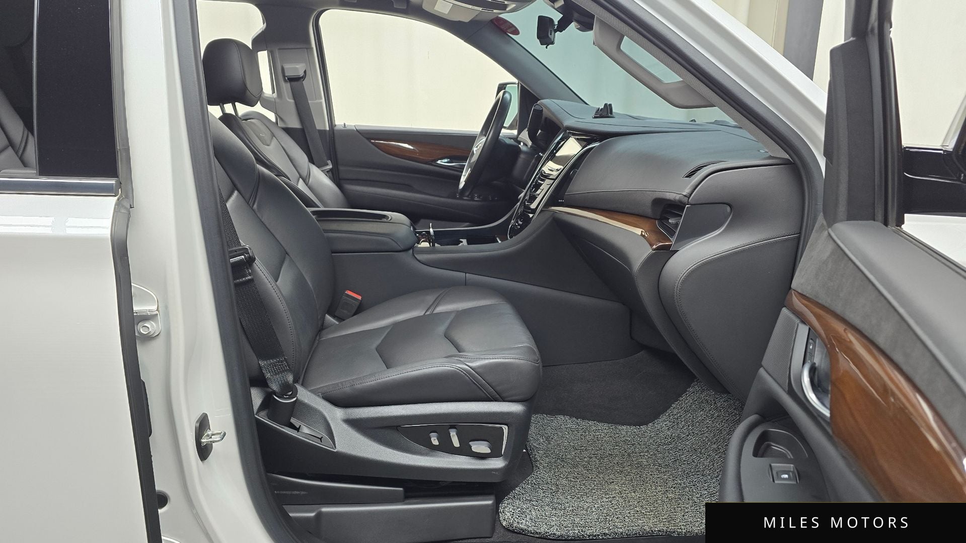 Cadillac Escalade 2020 — миниатюра 10