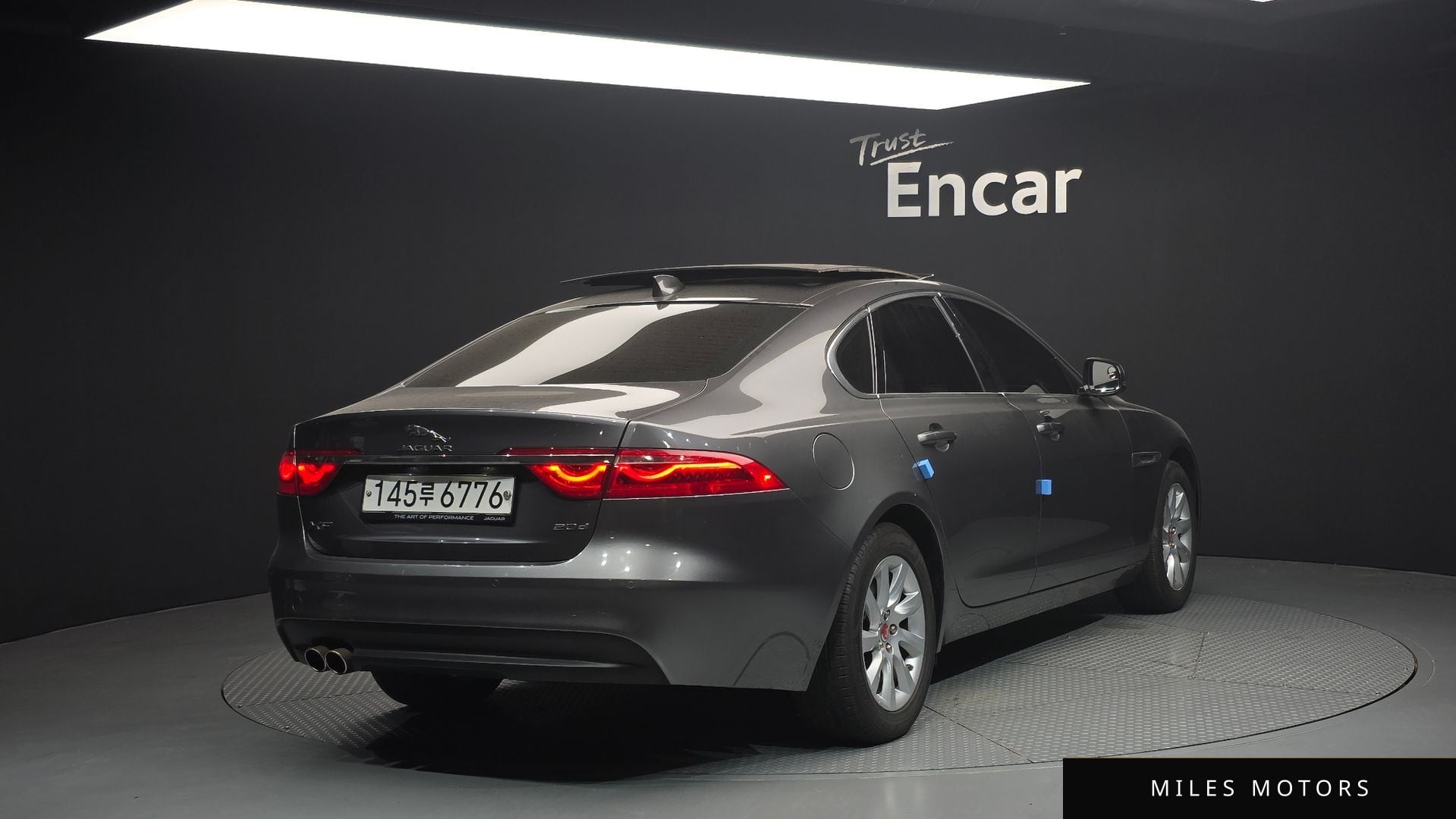 Jaguar XF (X260) 2017 — миниатюра 2