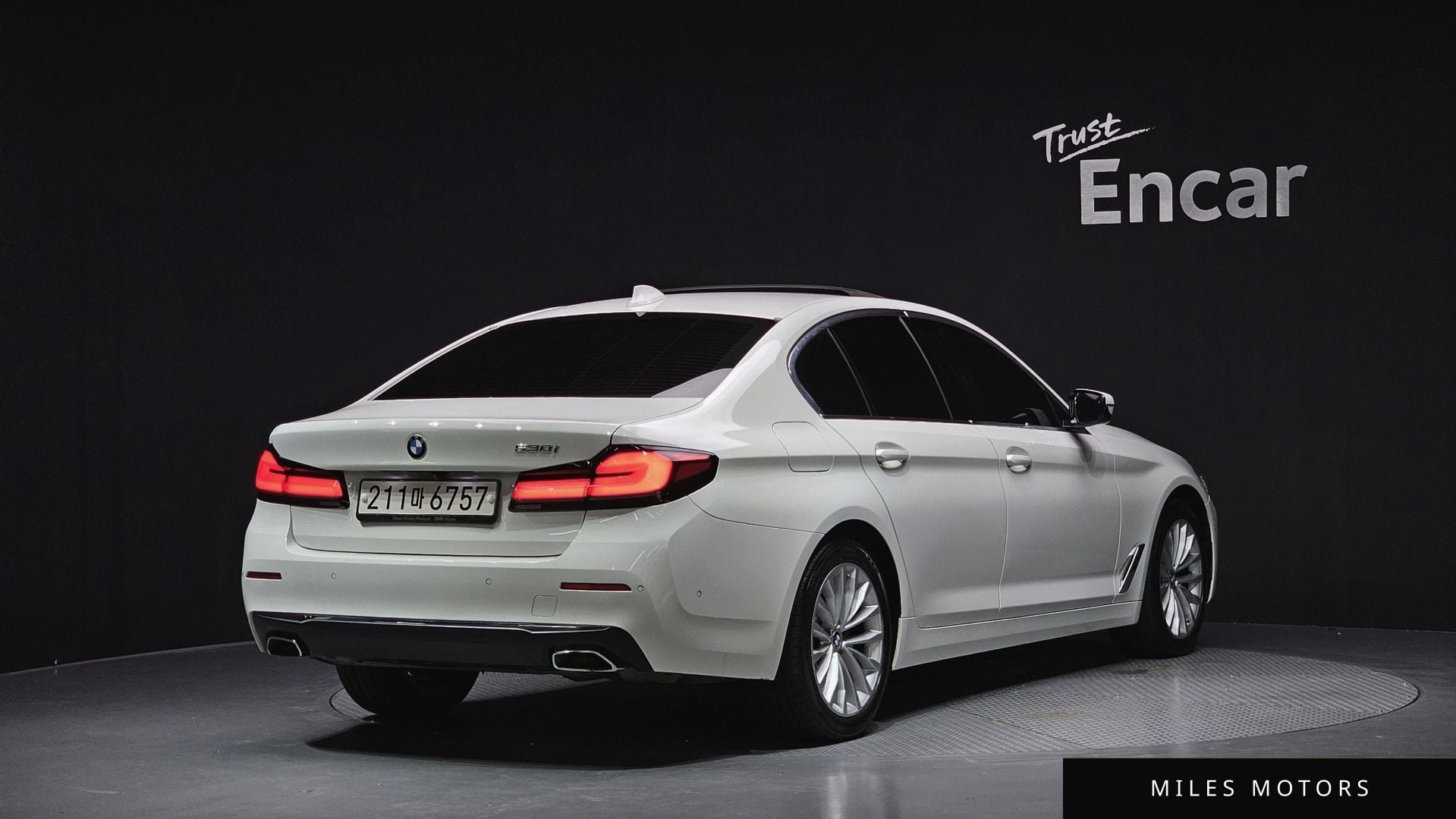 BMW 5 Series (G30) 2021 — миниатюра 2
