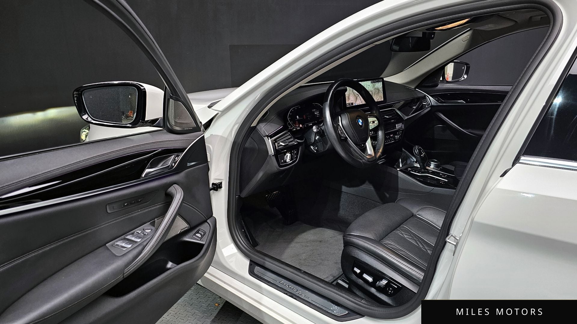BMW 5 Series (G30) 2021 — миниатюра 10