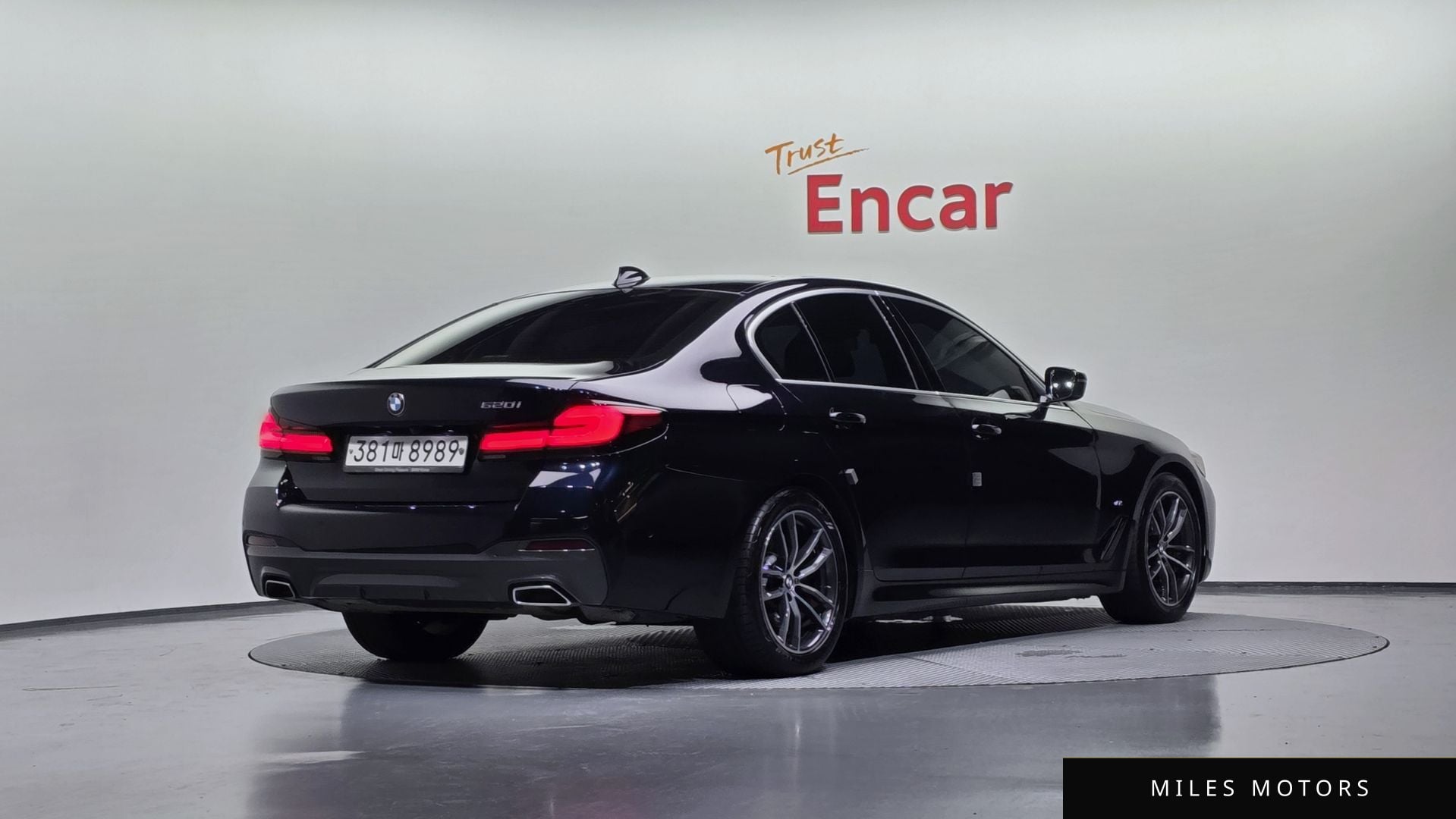 BMW 5 Series (G30) 2021 — миниатюра 2