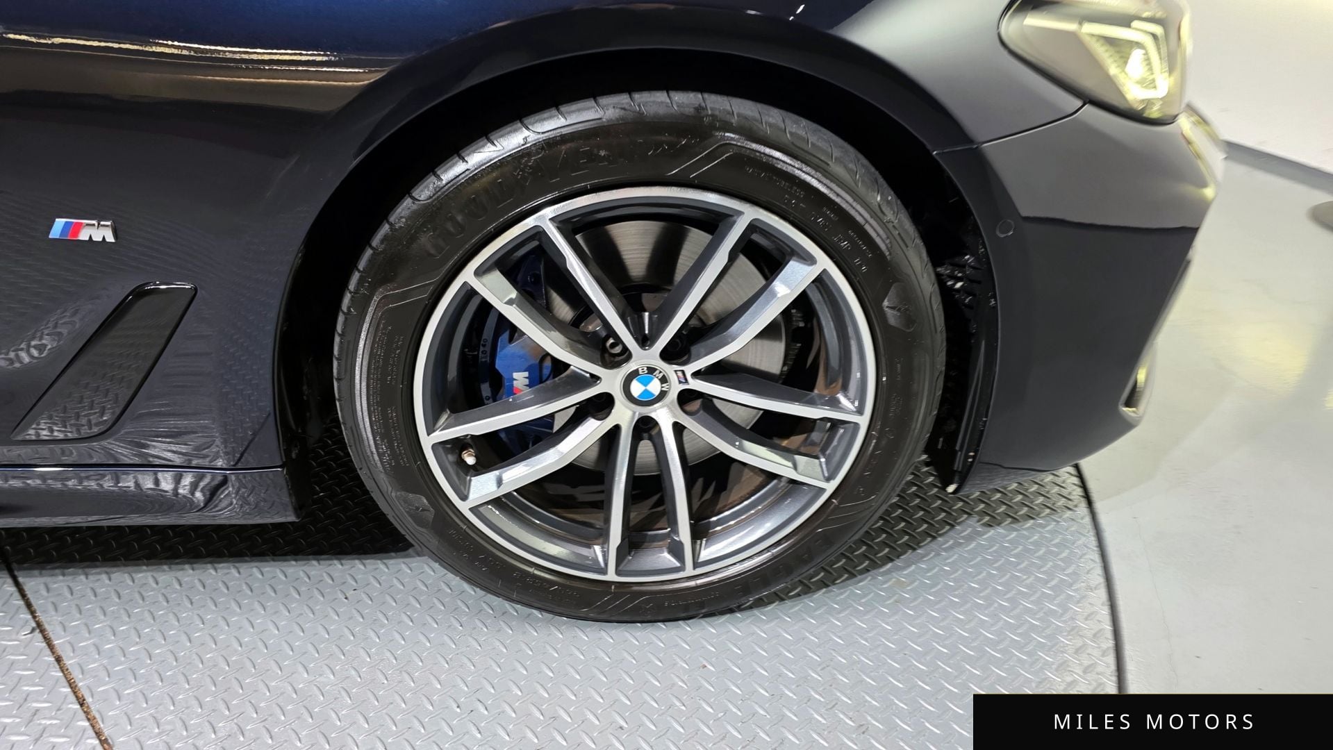 BMW 5 Series (G30) 2021 — миниатюра 5