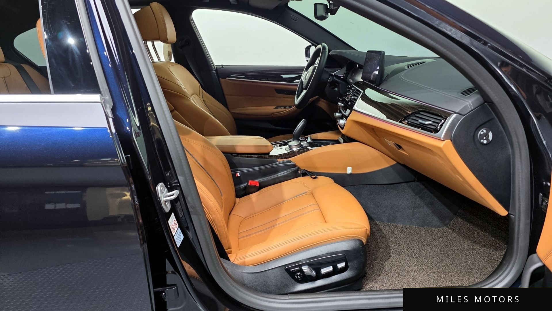 BMW 5 Series (G30) 2021 — миниатюра 11