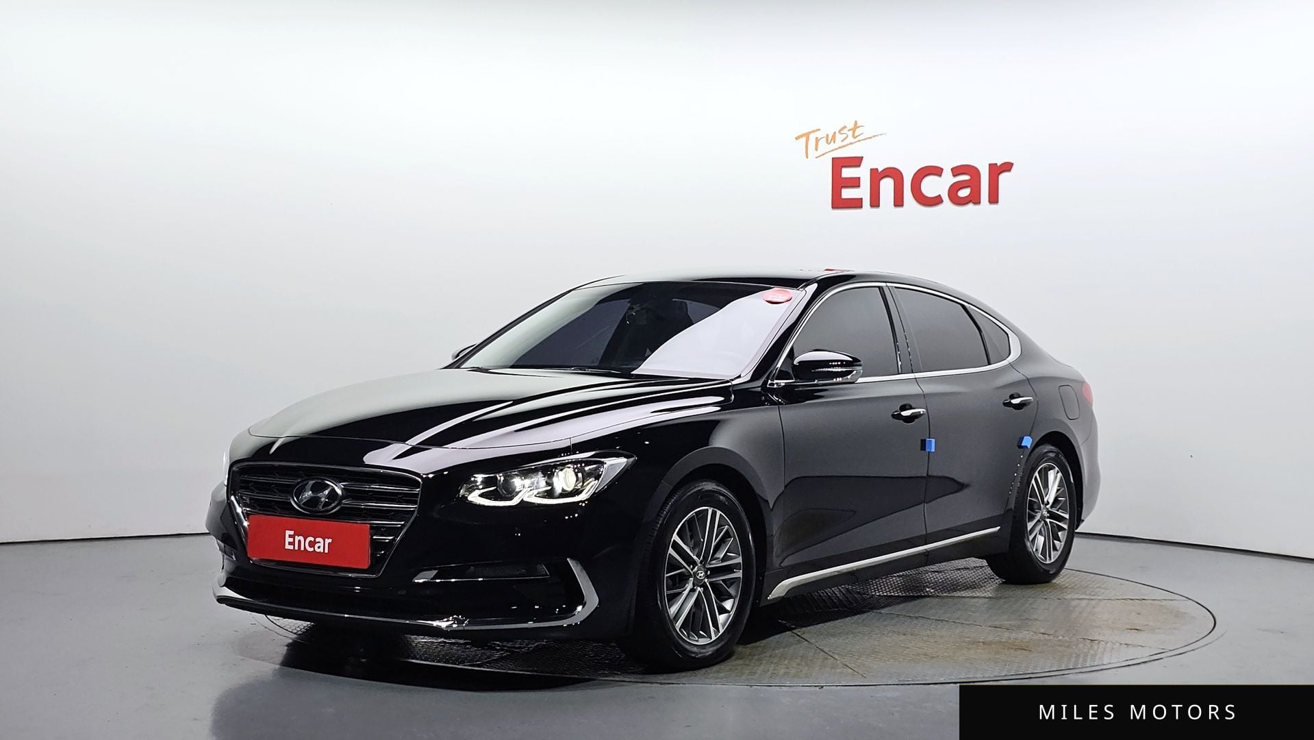 Hyundai Grandeur 2017 — фото 1 из 12