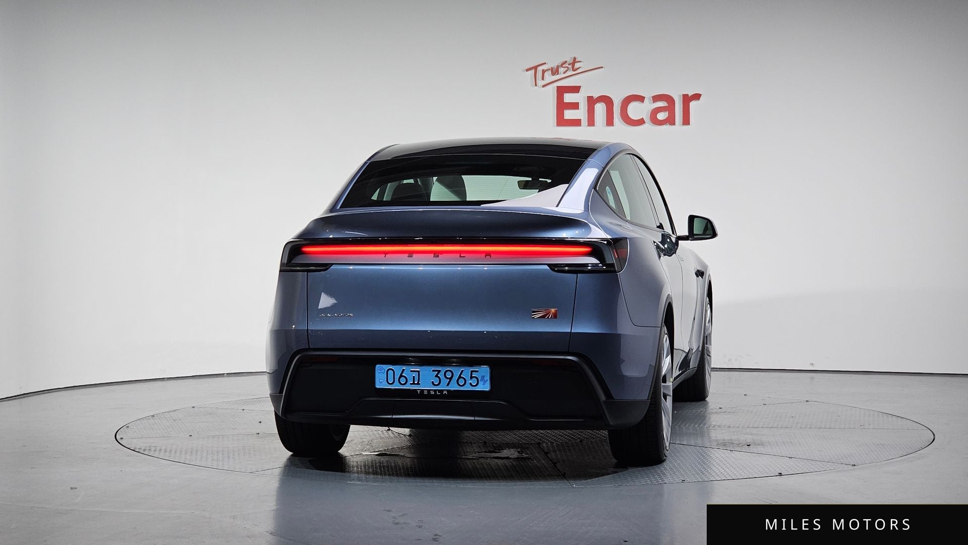 Tesla Model Y 2025 — миниатюра 4