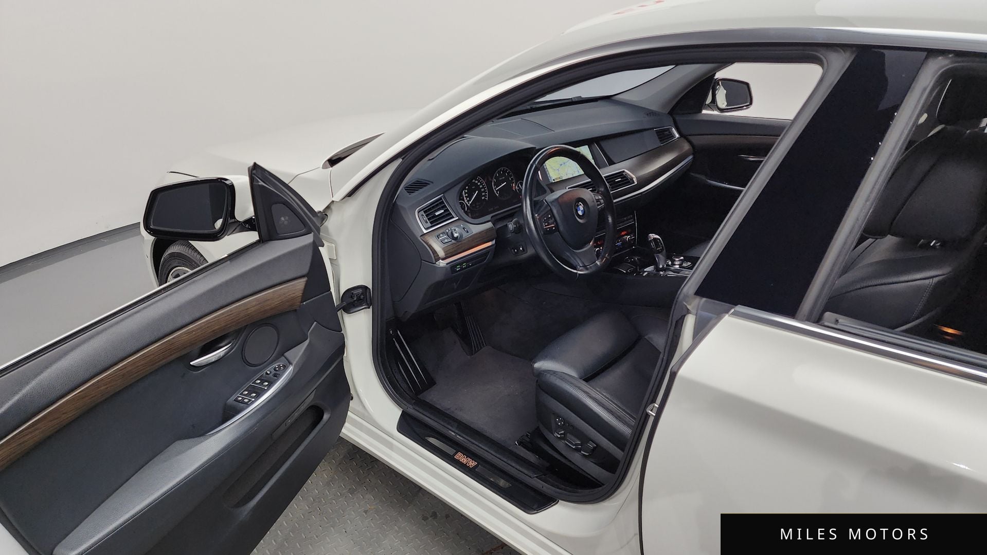 BMW 5 Series GT (F07) 2010 — миниатюра 10