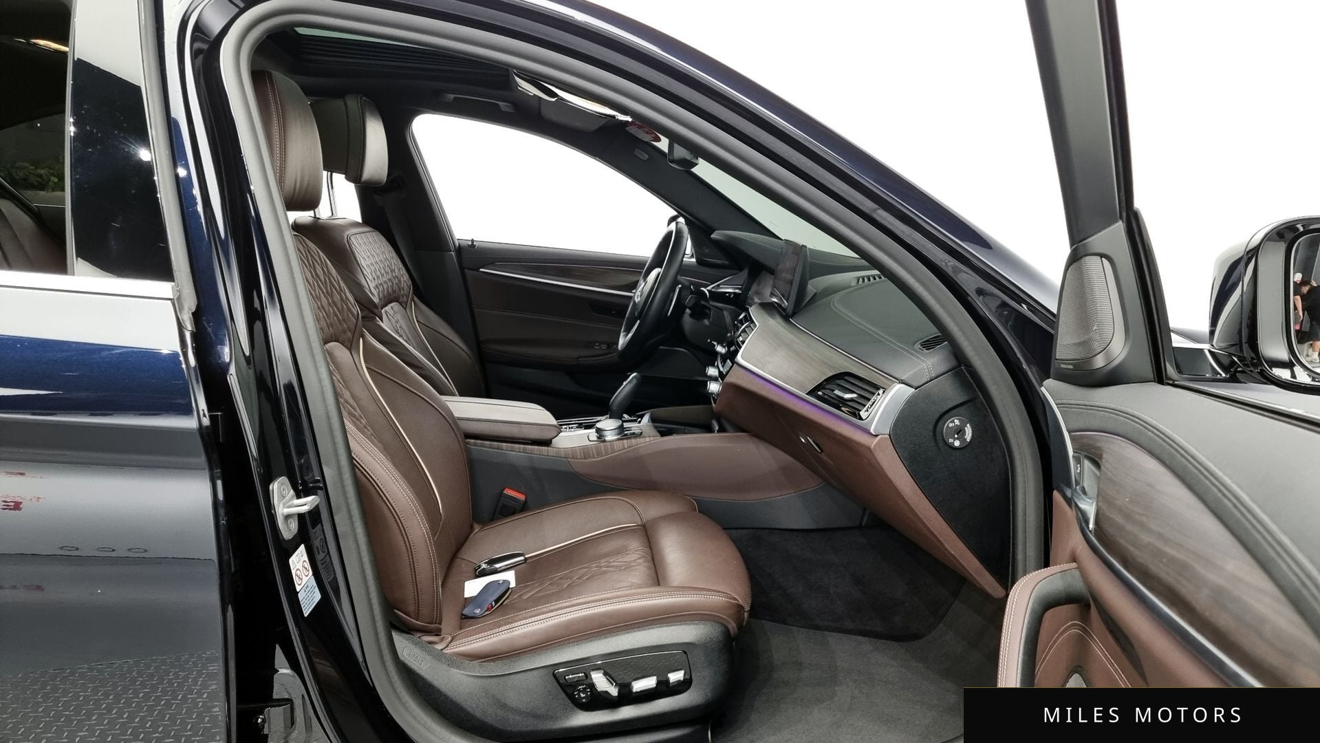 BMW 5 Series (G30) 2021 — миниатюра 11