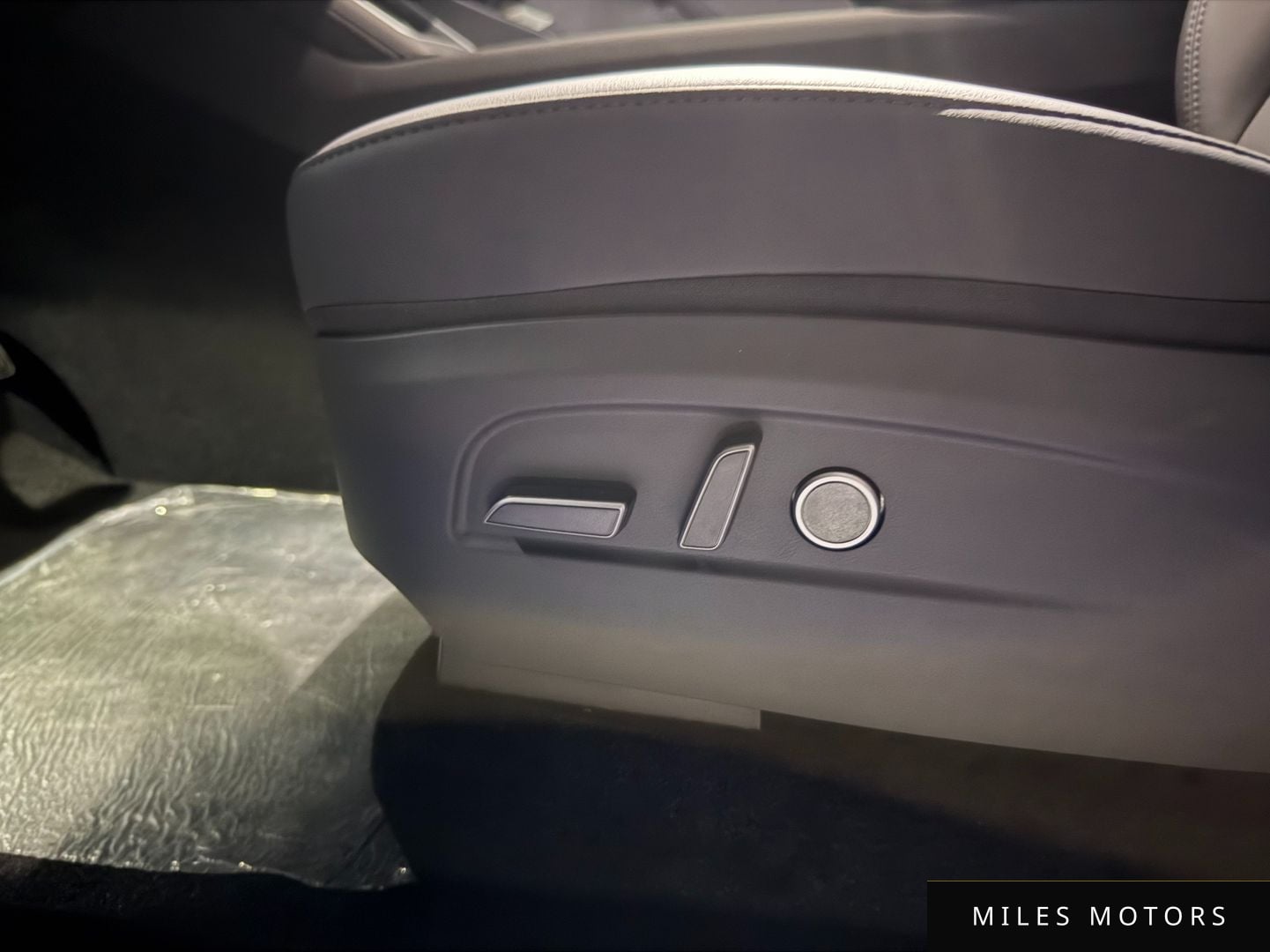 Tesla Model Y 2025 — миниатюра 11