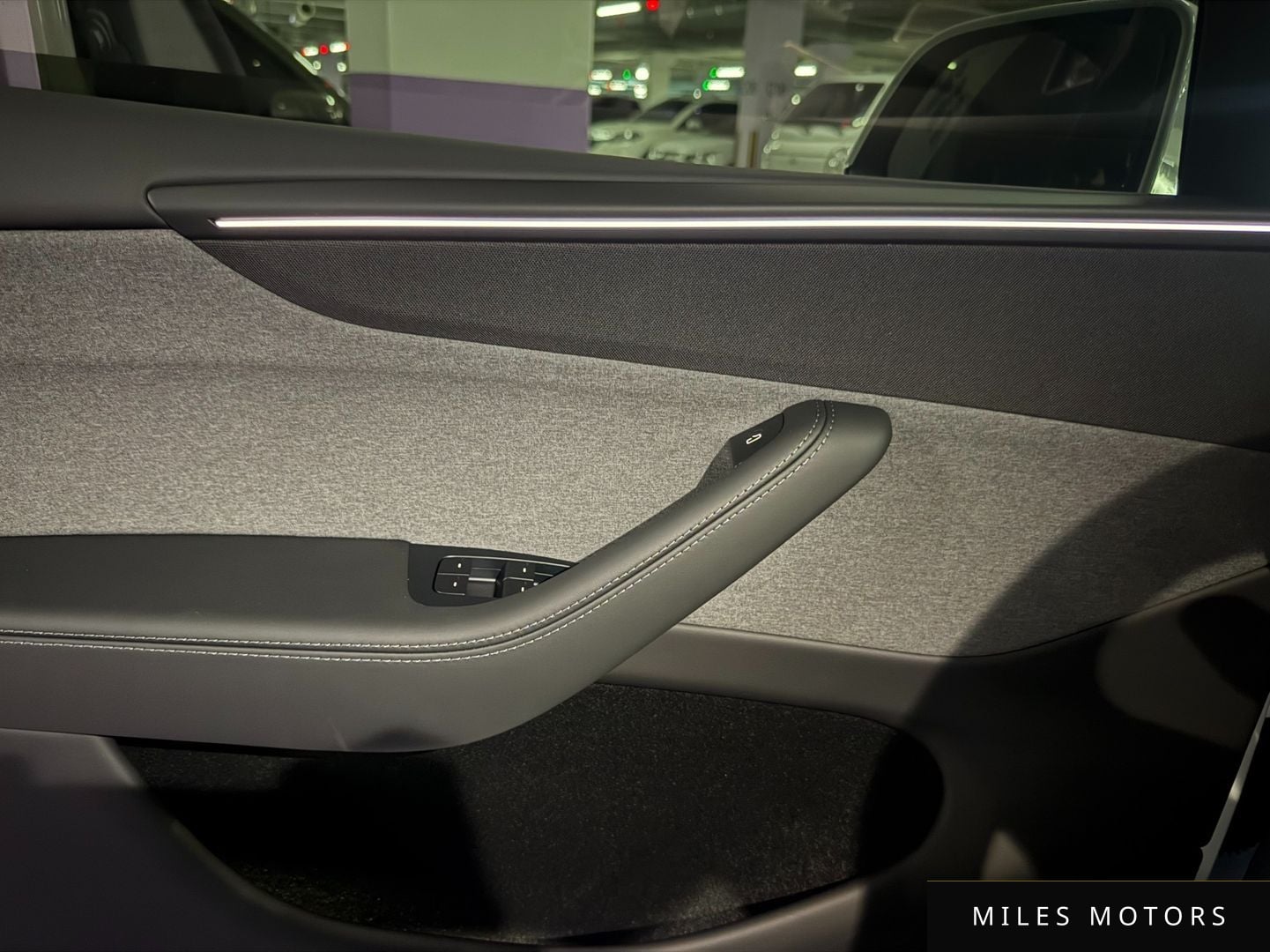 Tesla Model Y 2025 — миниатюра 12