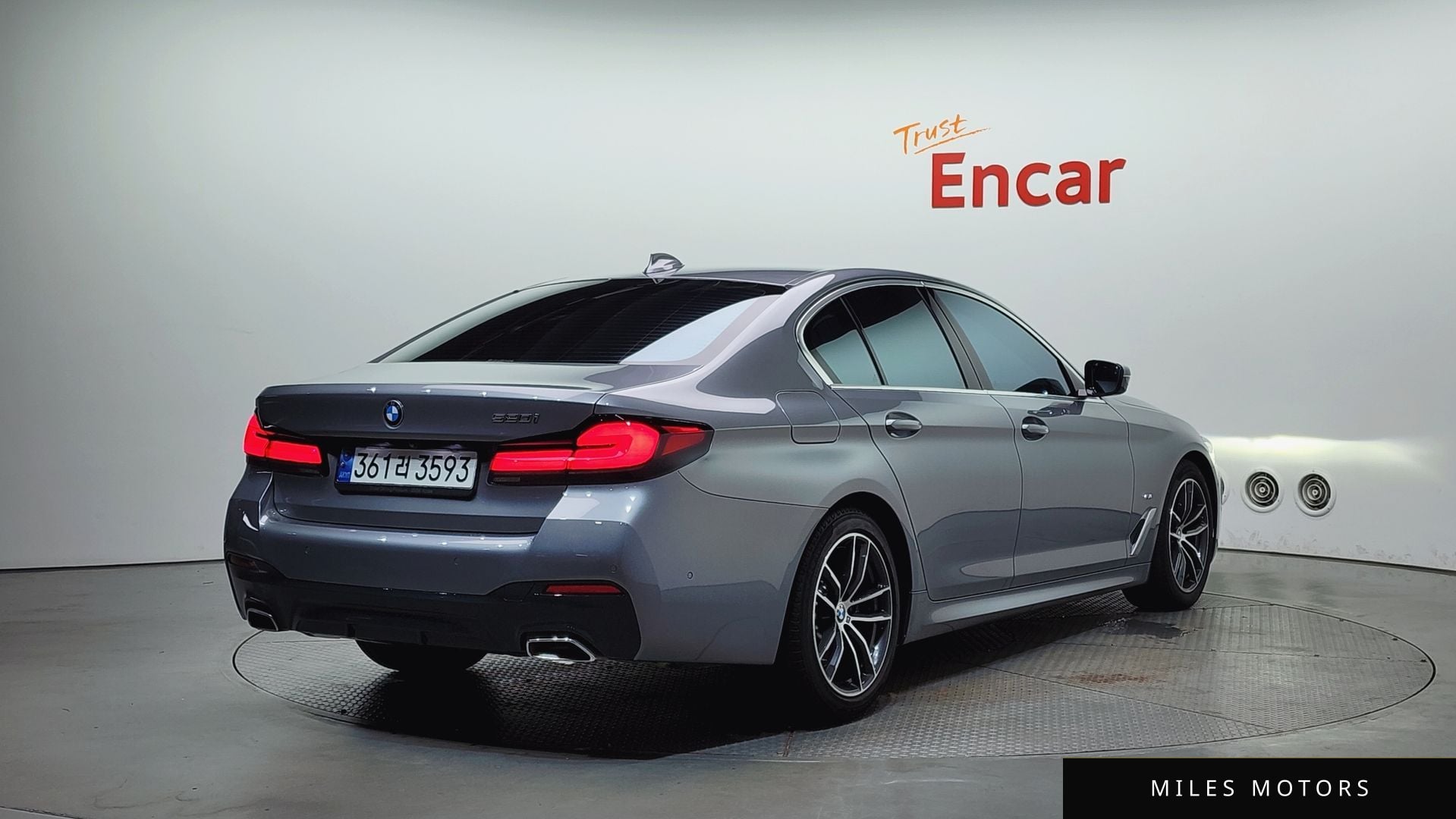 BMW 5 Series (G30) 2023 — миниатюра 2