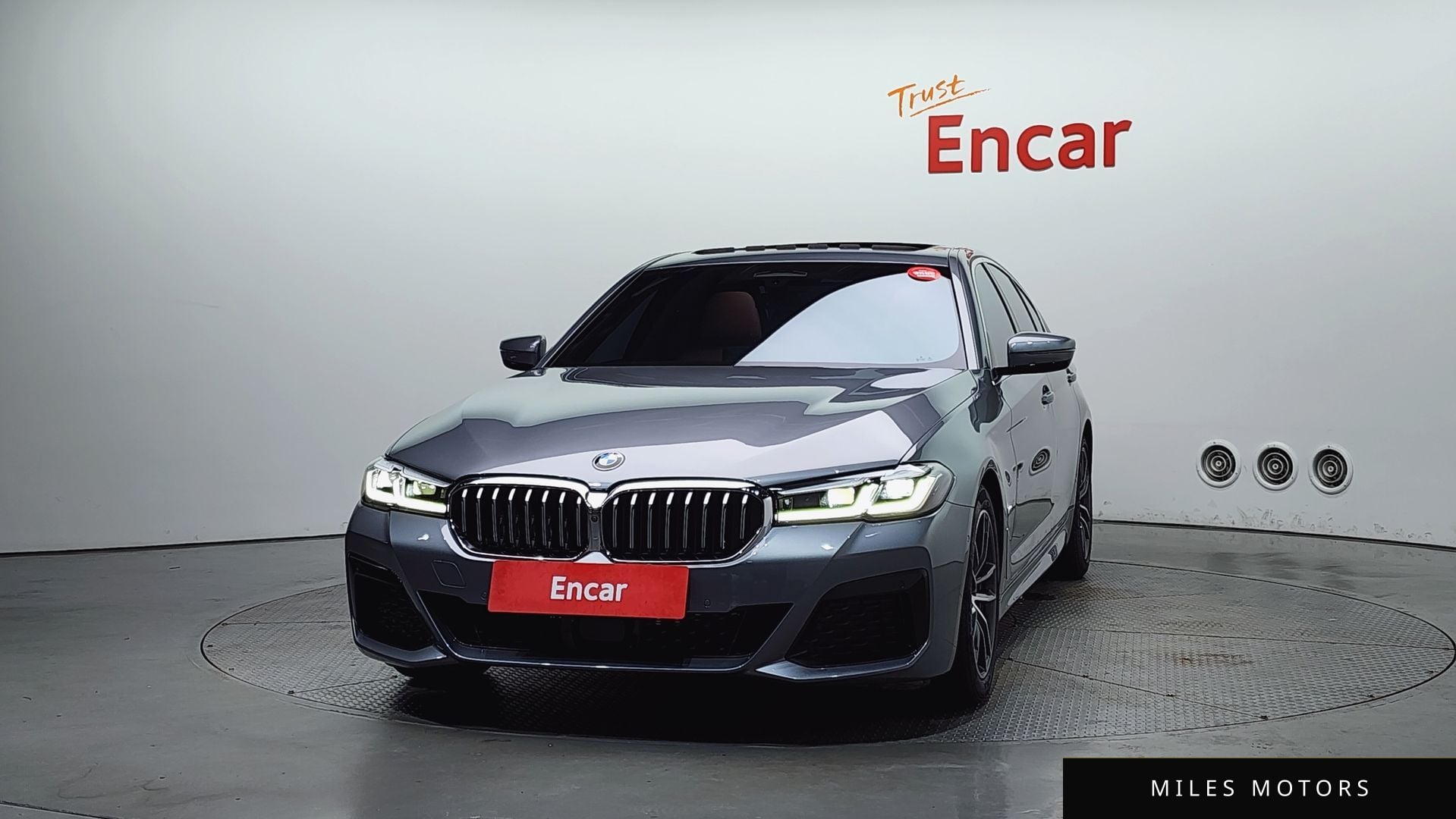 BMW 5 Series (G30) 2023 — миниатюра 3