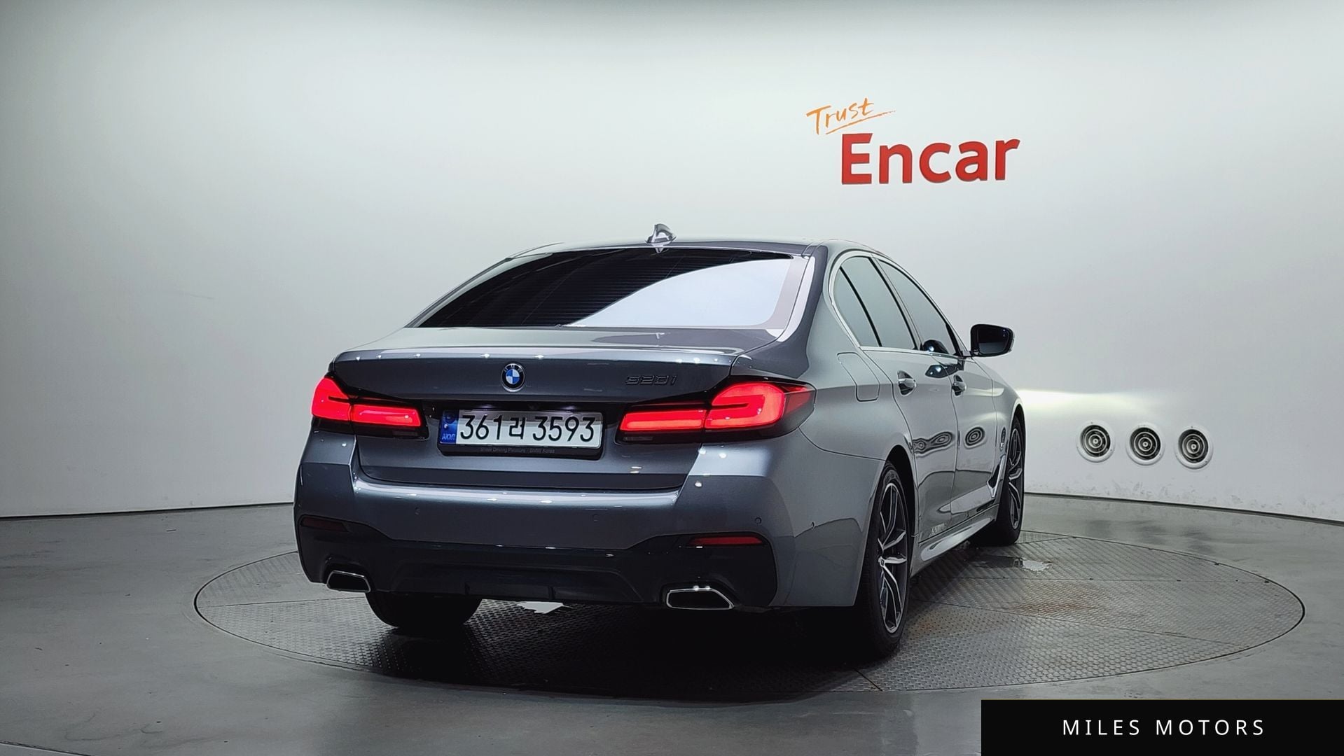 BMW 5 Series (G30) 2023 — миниатюра 4