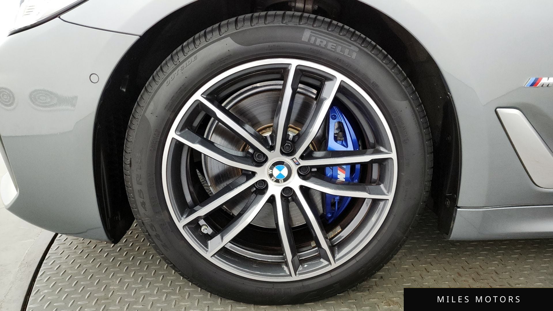 BMW 5 Series (G30) 2023 — миниатюра 5