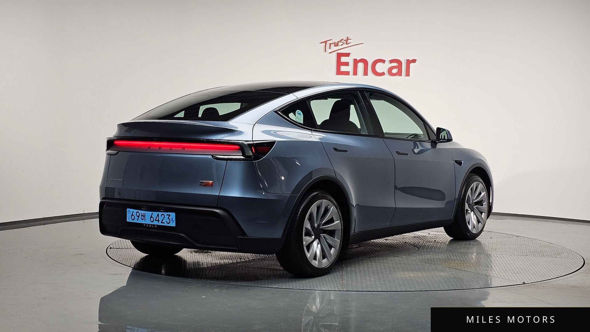 Tesla Model Y 2025 — миниатюра 2