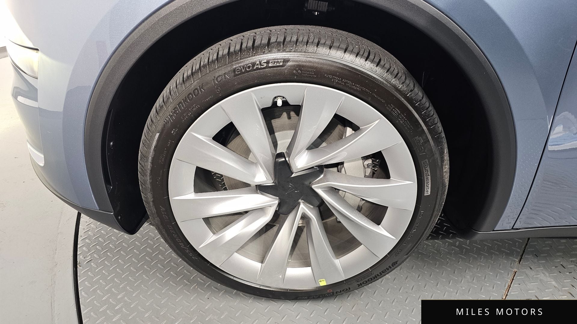 Tesla Model Y 2025 — миниатюра 5