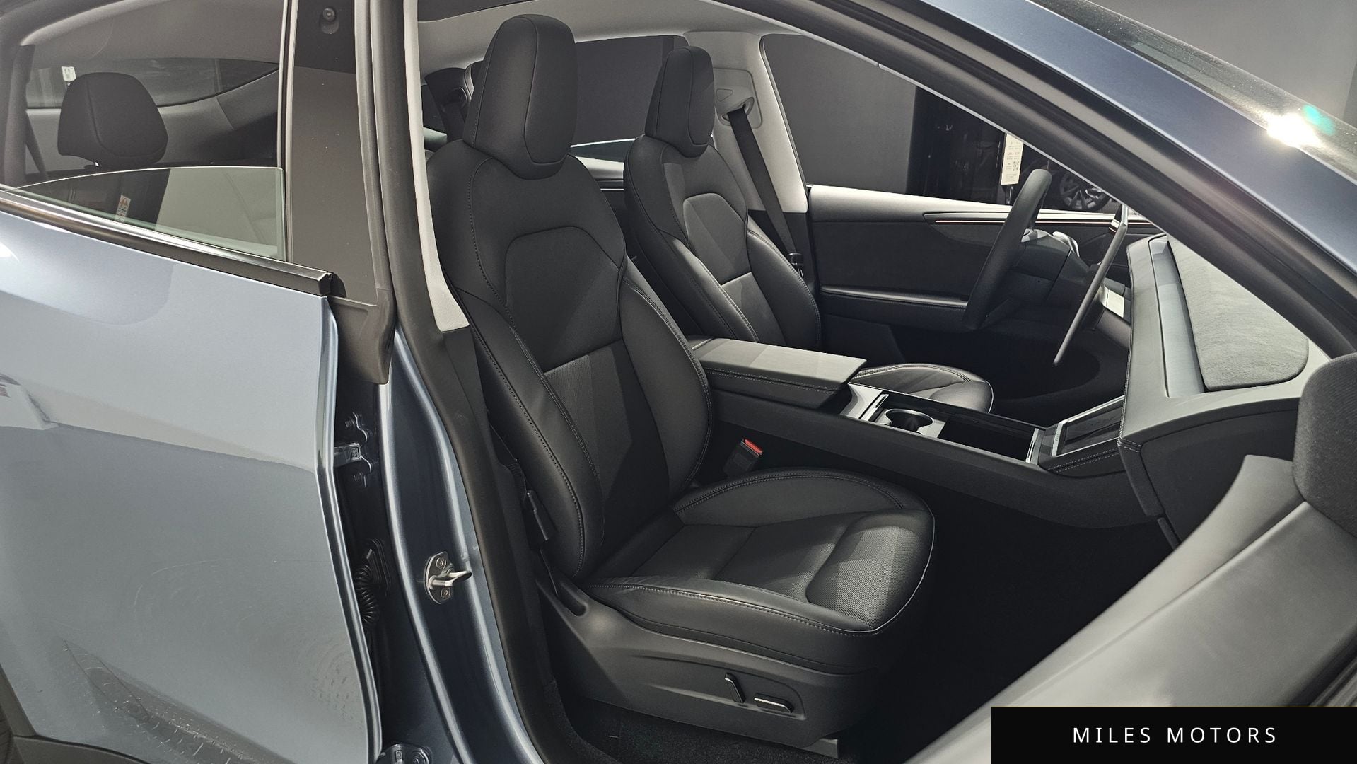 Tesla Model Y 2025 — миниатюра 10