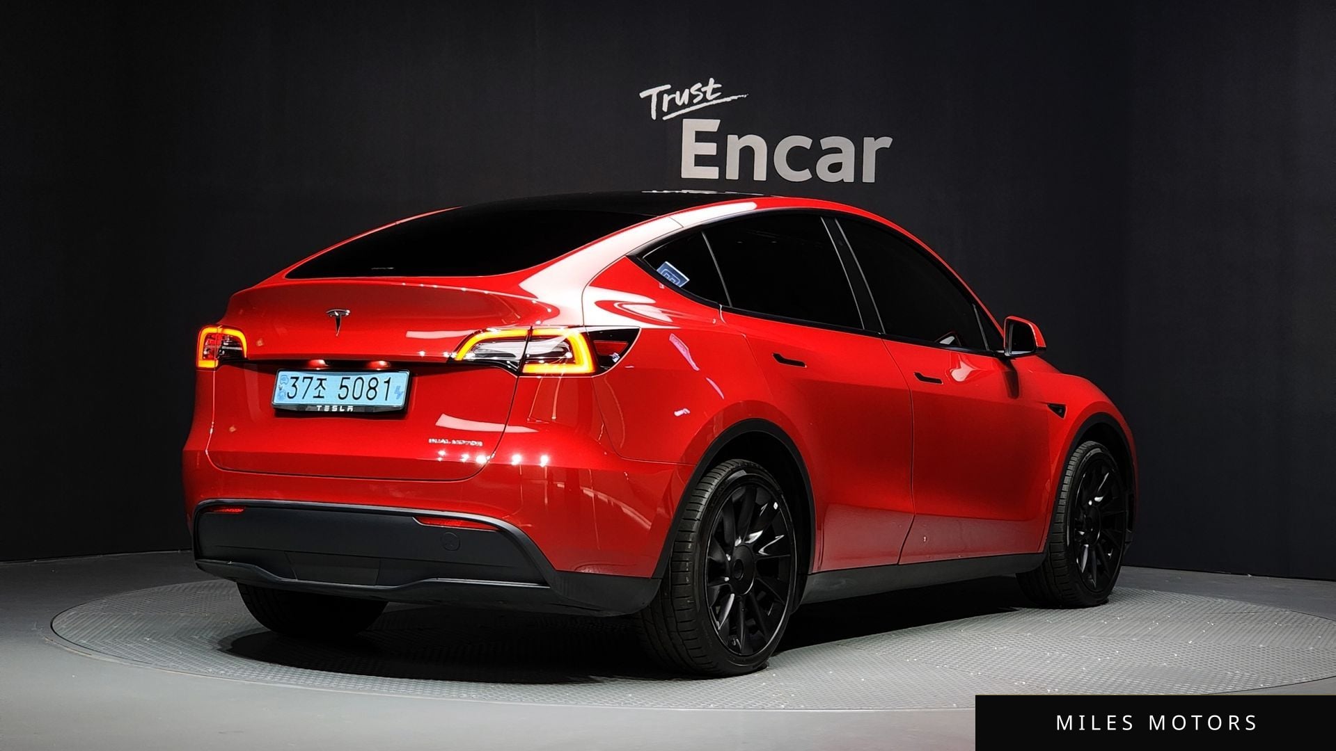 Tesla Model Y 2023 — миниатюра 2