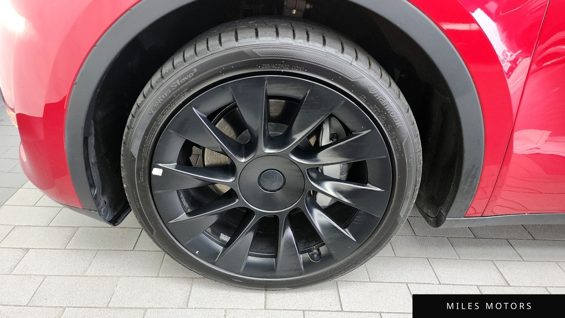 Tesla Model Y 2023 — миниатюра 5