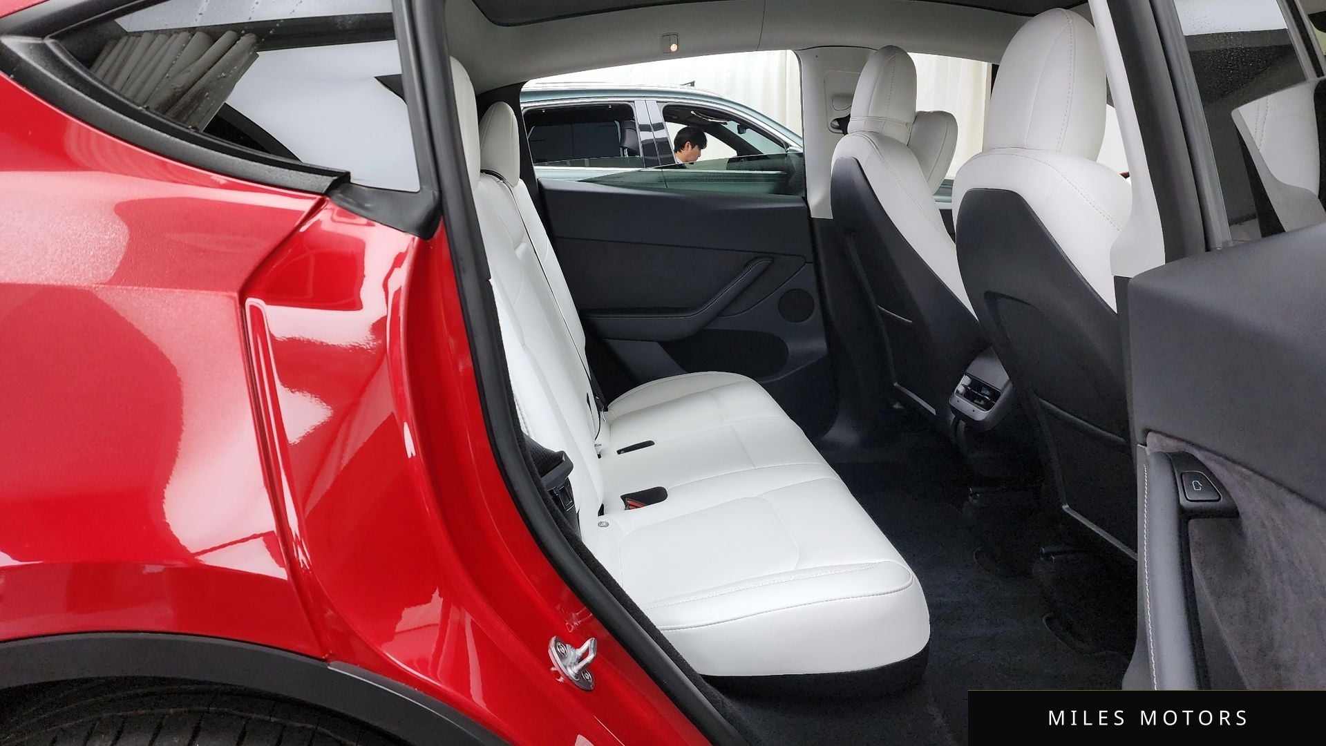 Tesla Model Y 2023 — миниатюра 12