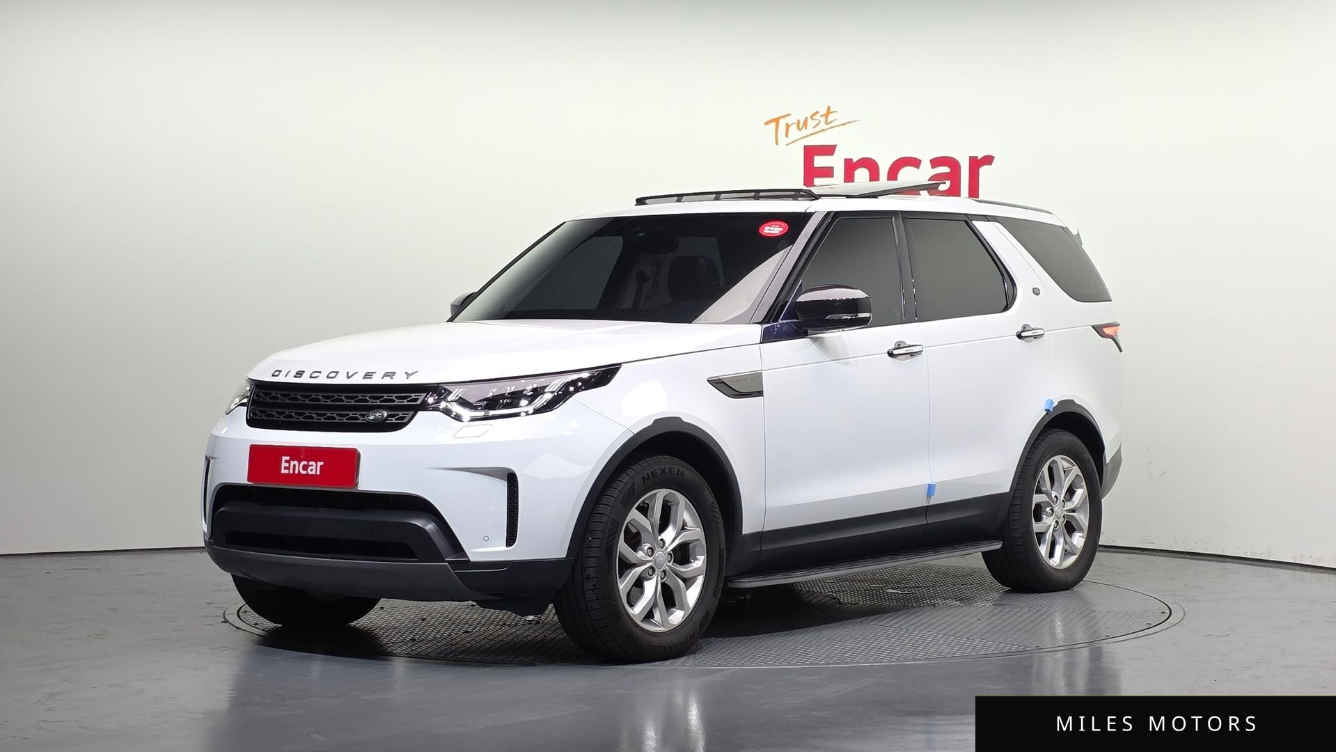 Land Rover Discovery 2018 — фото 1 из 12