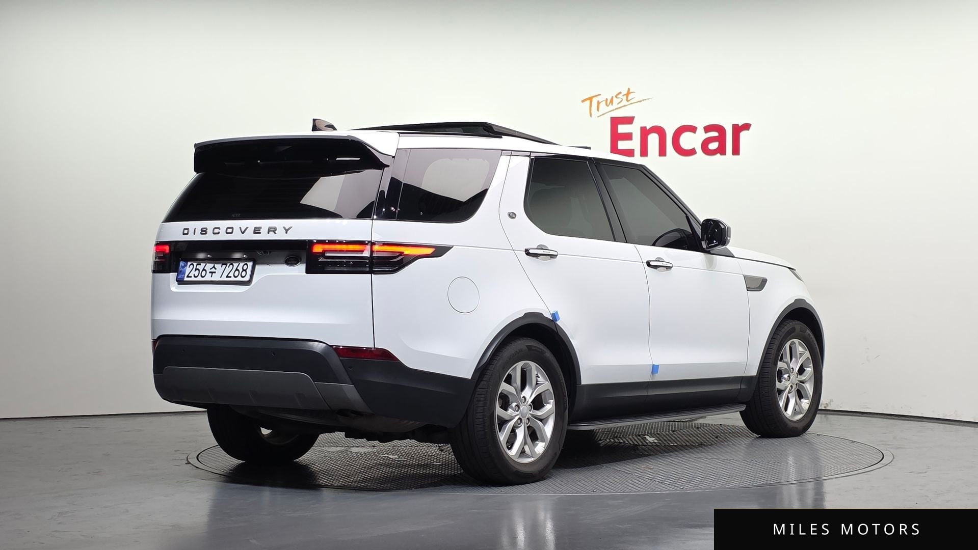 Land Rover Discovery 2018 — миниатюра 2